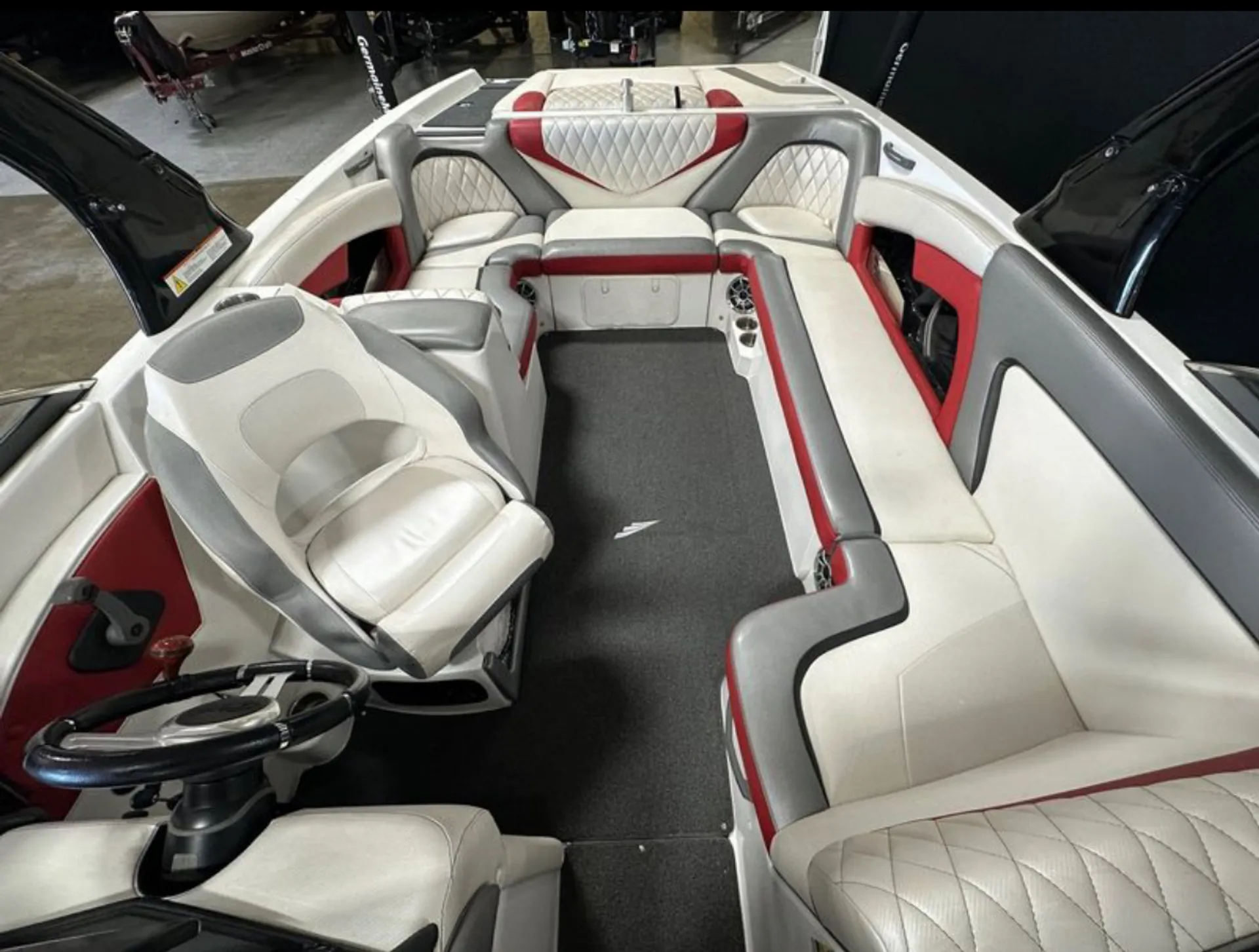 Perfect Surfboat Tige RZ4 24’