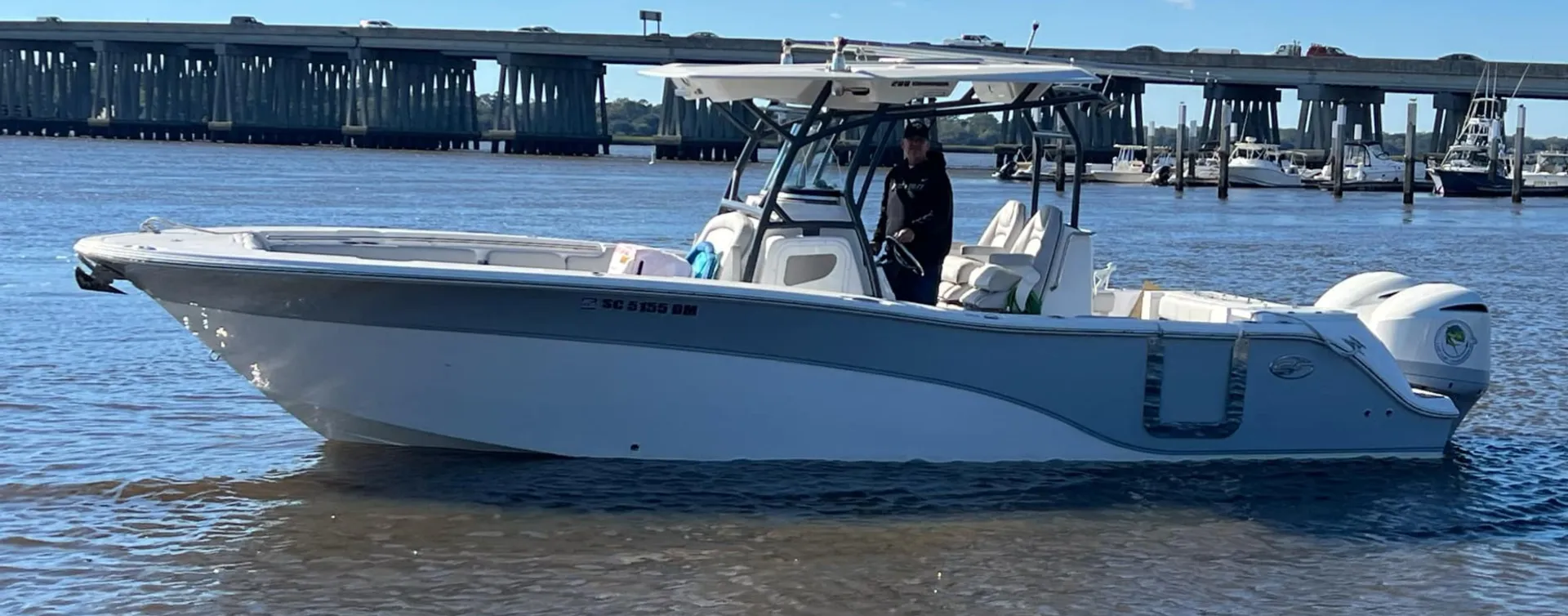 Beautiful 28 foot Center Console 
