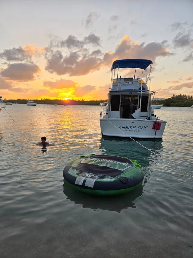 Rent a motor yacht in Aventura, FL near me