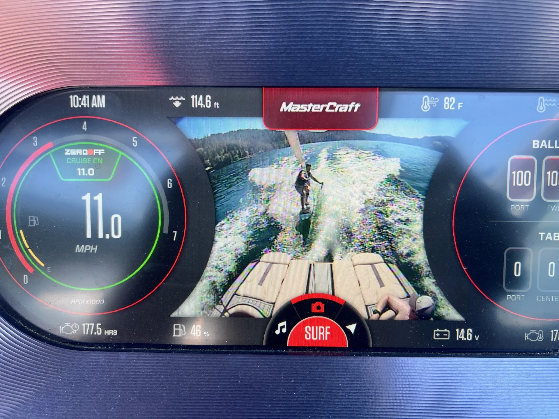Mastercraft XT24 Premier Surf Boat