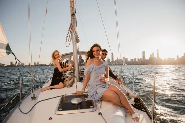 Rent a Jeanneau Sailboats cruiser in Chicago, IL near me