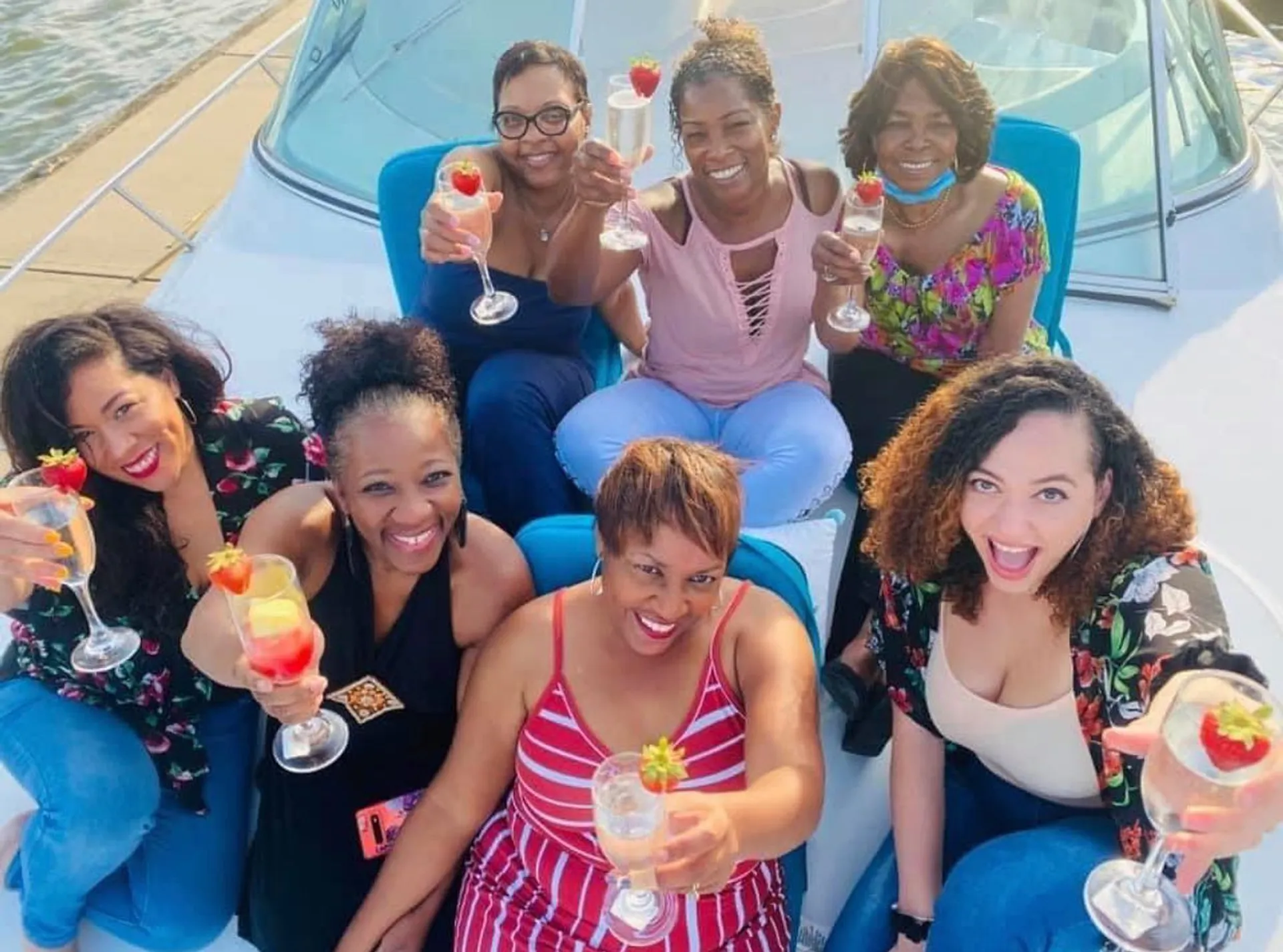 Paint, party and yacht with us! Climb aboard the 45ft Sea Ray