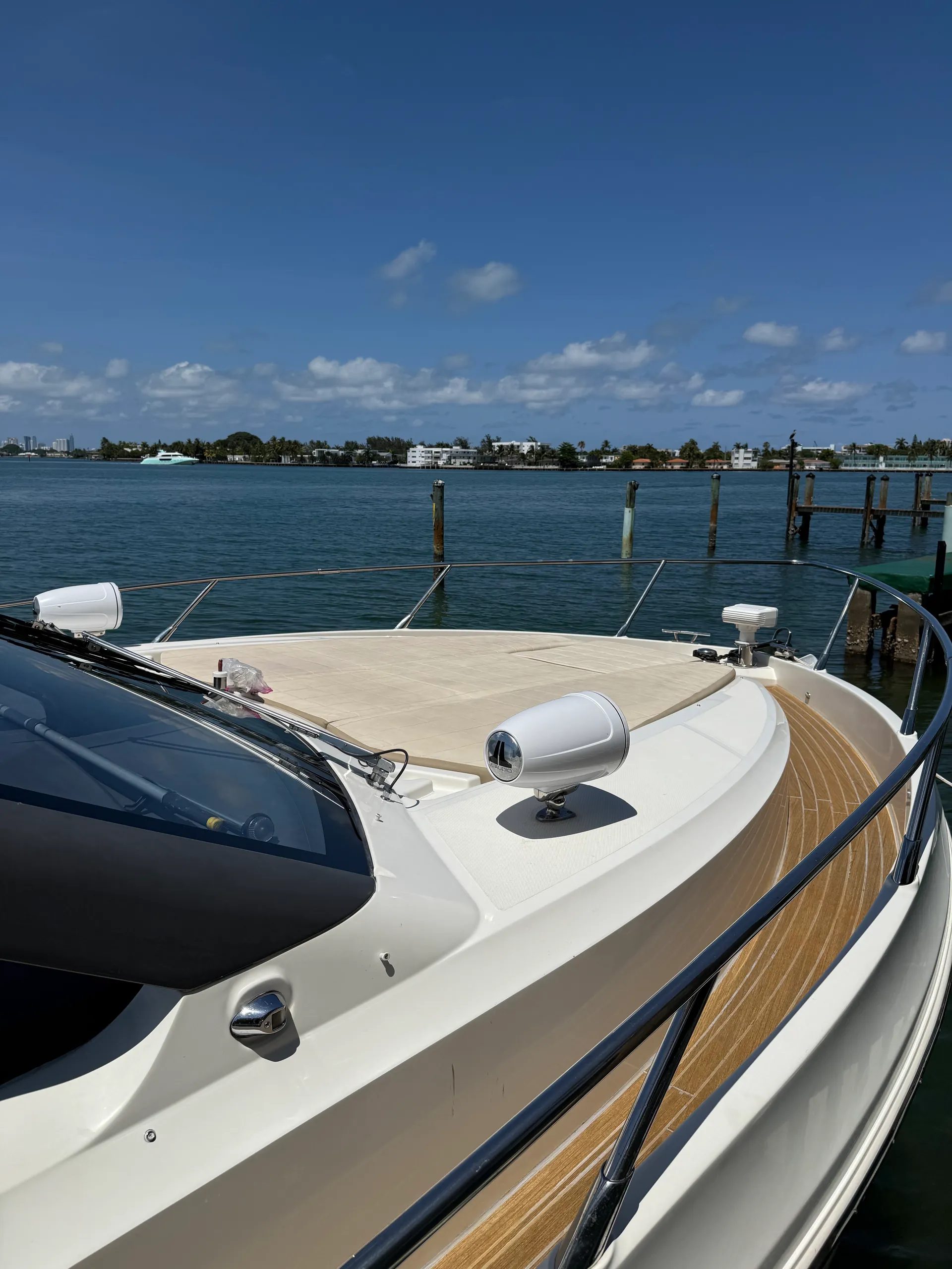 2015 Absolute 40 STL Motor Yacht for rent