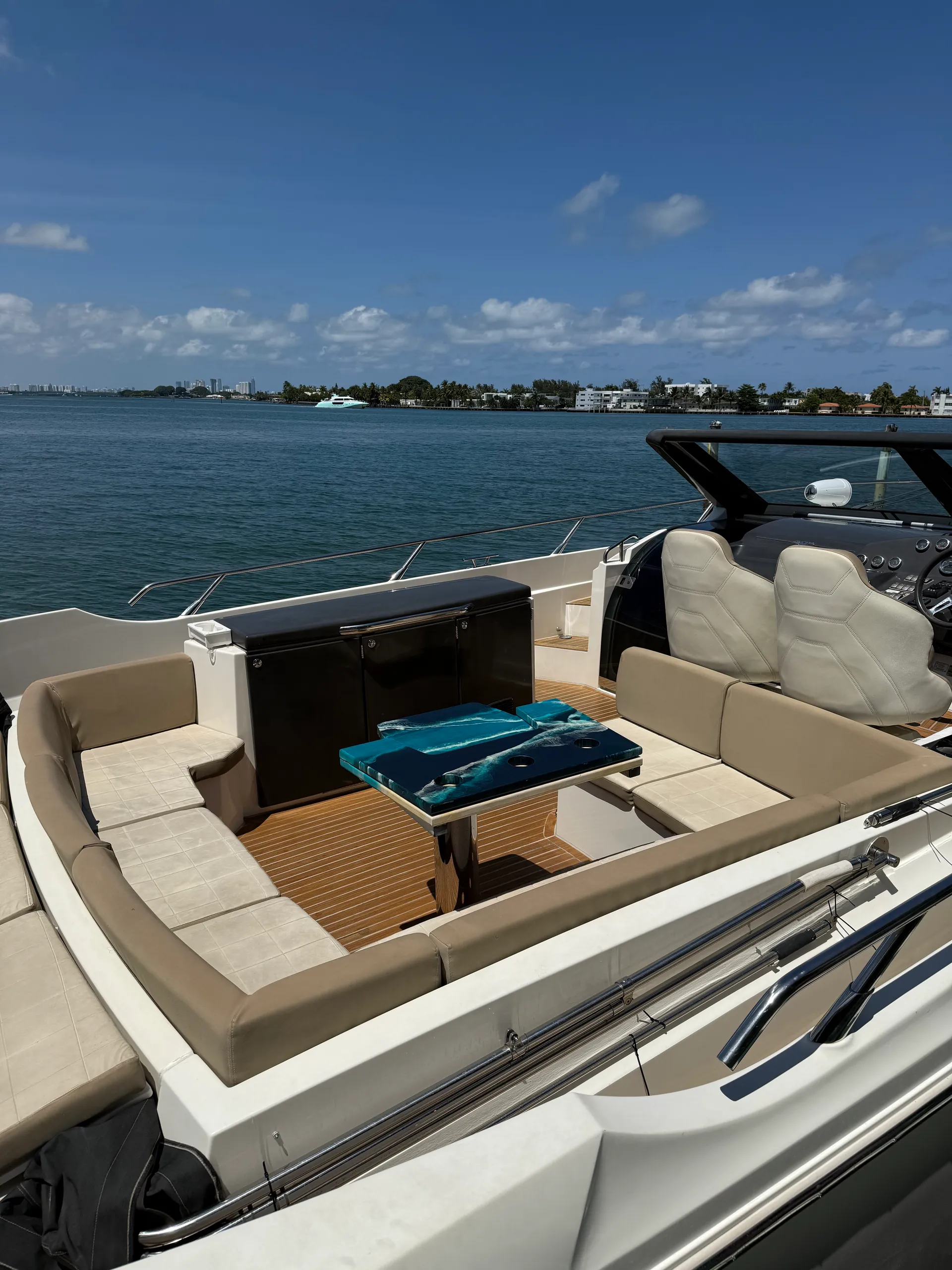2015 Absolute 40 STL Motor Yacht for rent