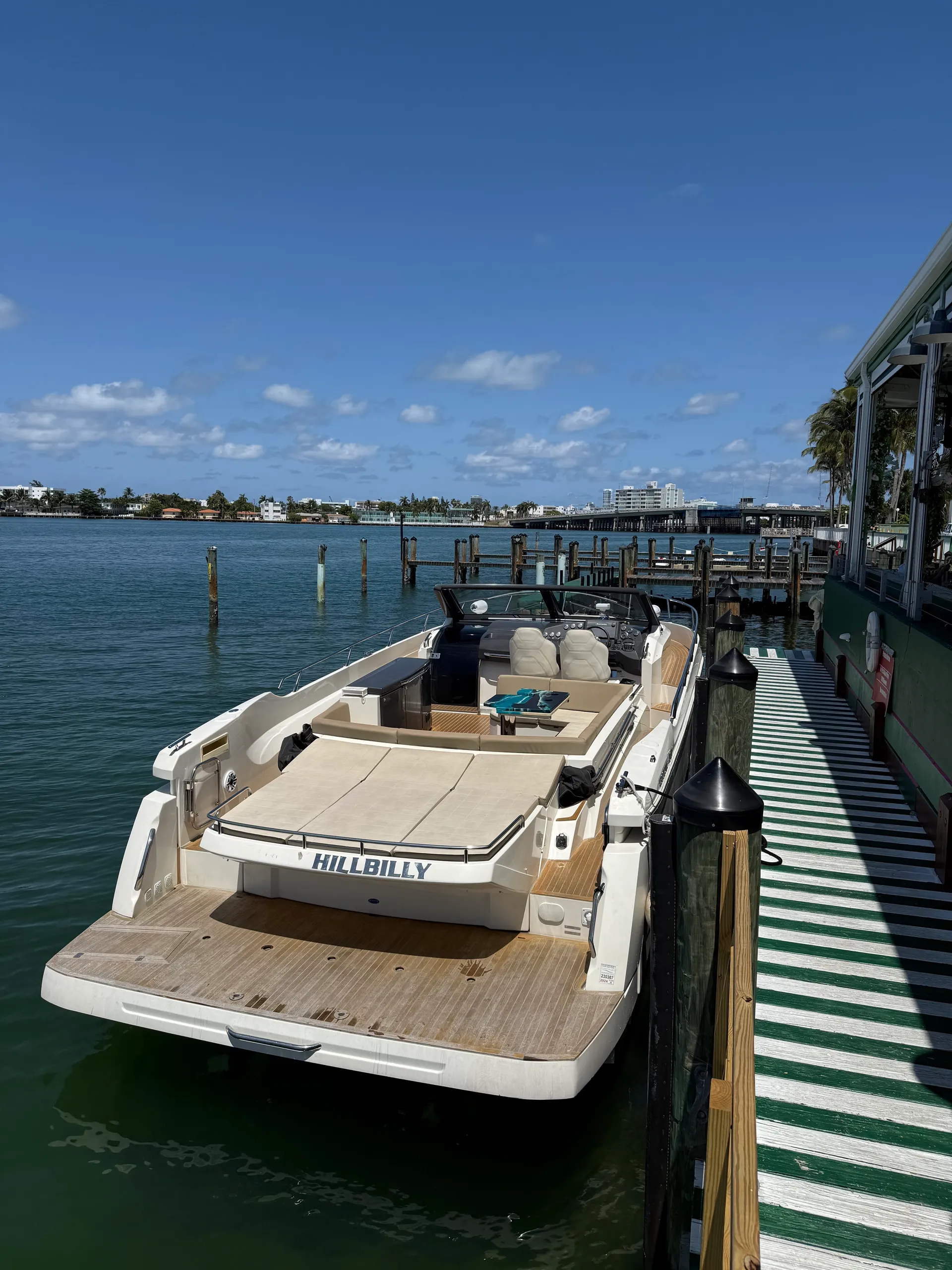 2015 Absolute 40 STL Motor Yacht for rent