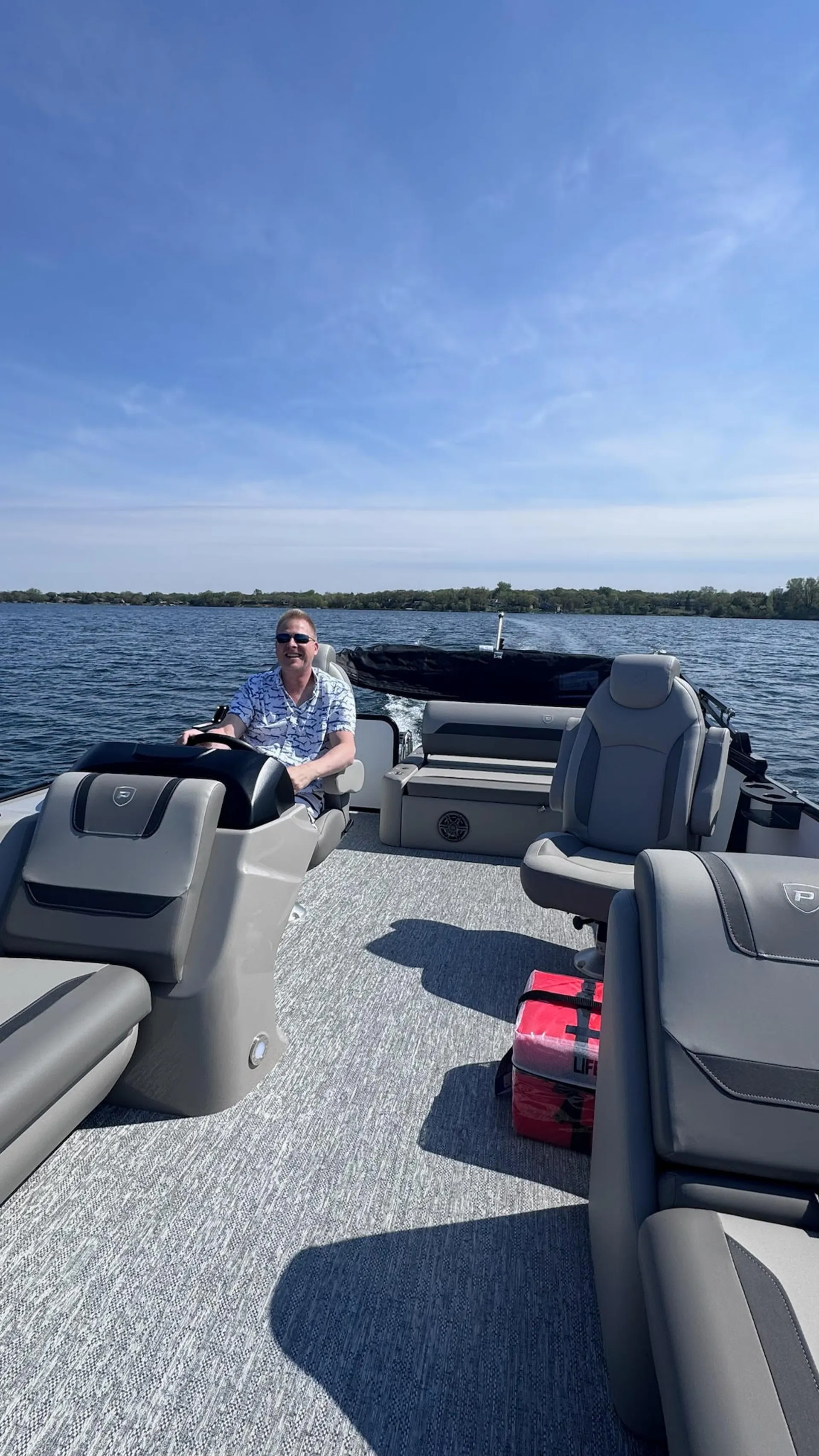 🛥️ 22’ Pontoon – Cruise, Lounge & Ski | Lakeville, MN | Fuel Included