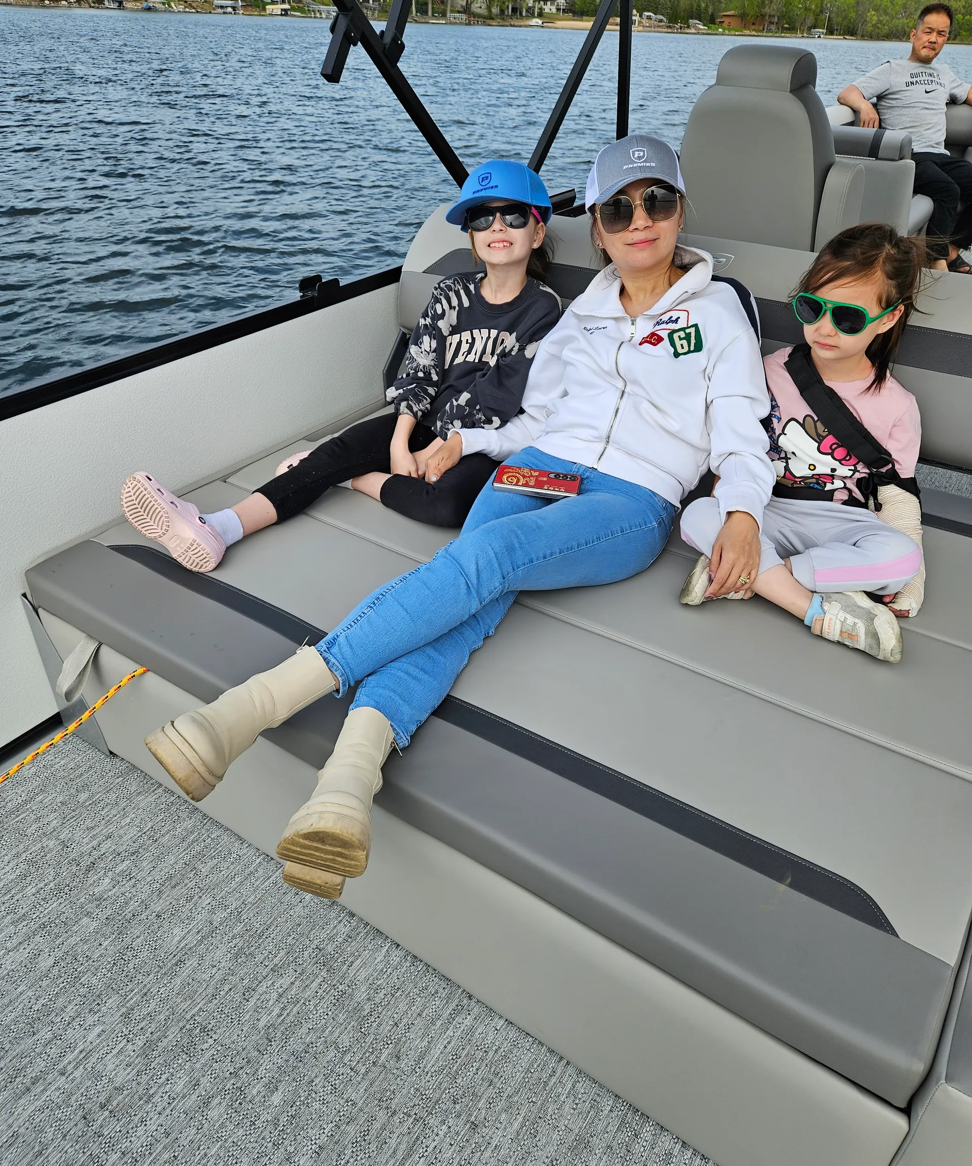 🛥️ 22’ Pontoon – Cruise, Lounge & Ski | Lakeville, MN | Fuel Included