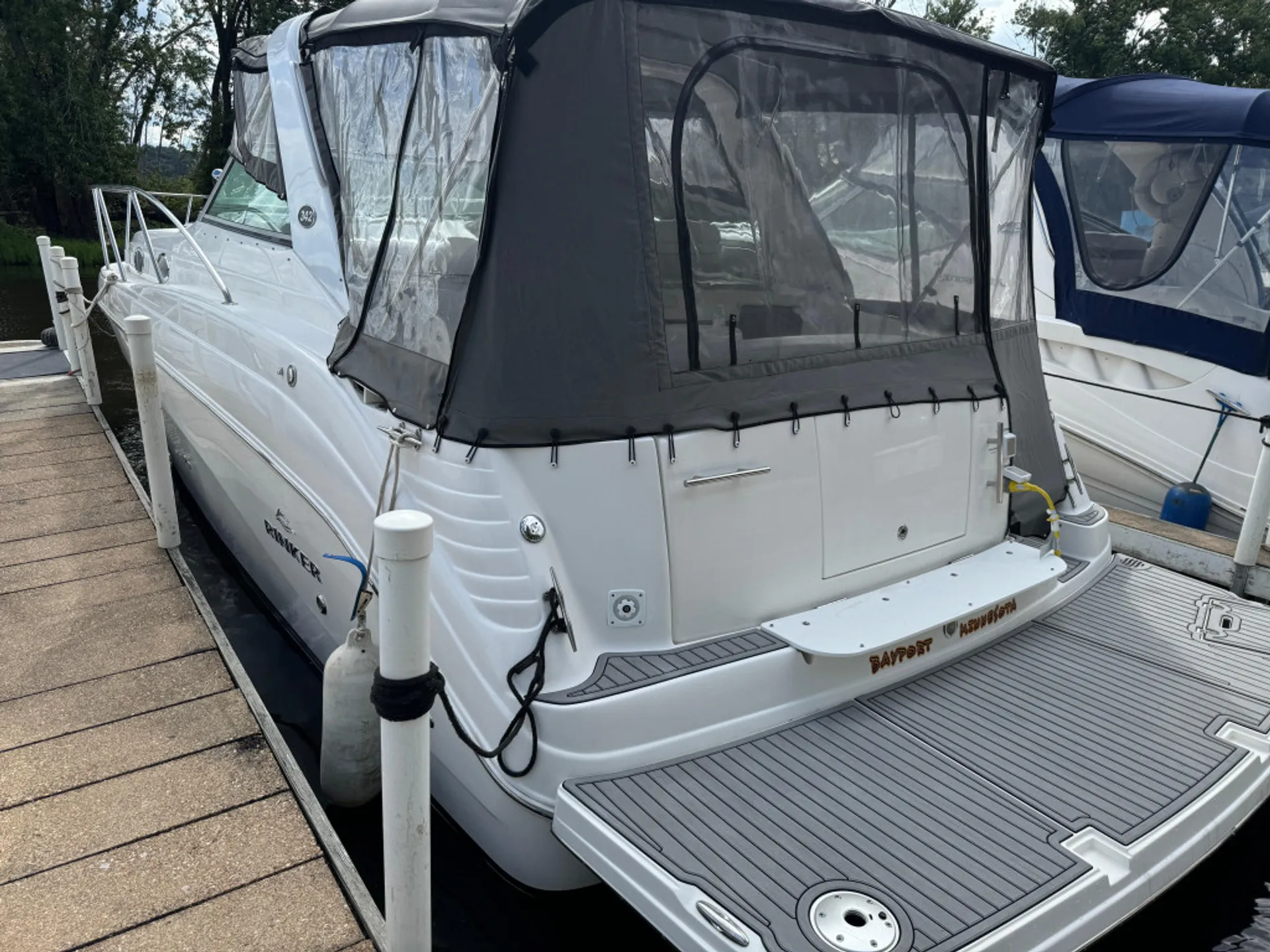 RINKER BOATS 342 EXPRESS CRUISER in Chicago, IL — photo 2
