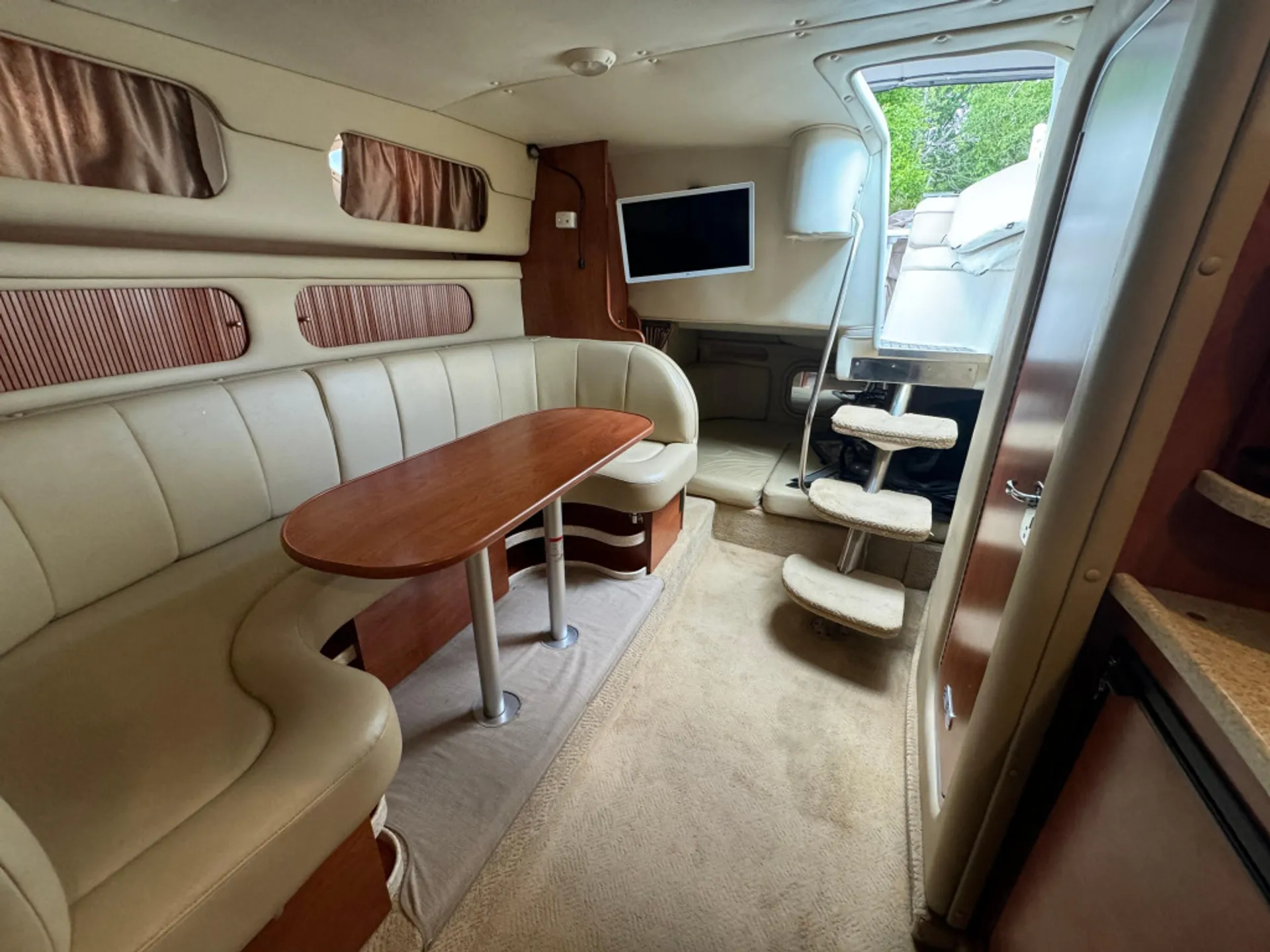 RINKER BOATS 342 EXPRESS CRUISER in Chicago, IL — photo 5