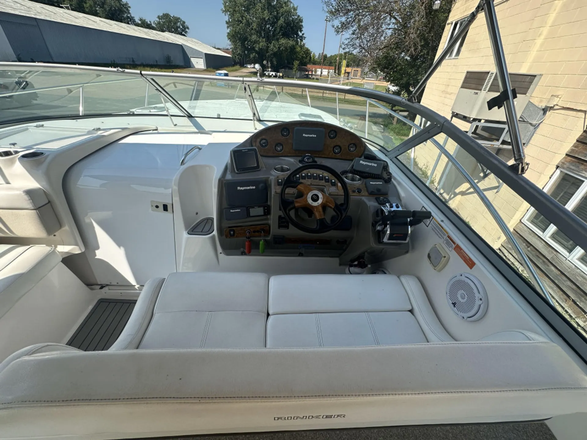 RINKER BOATS 342 EXPRESS CRUISER in Chicago, IL — photo 4