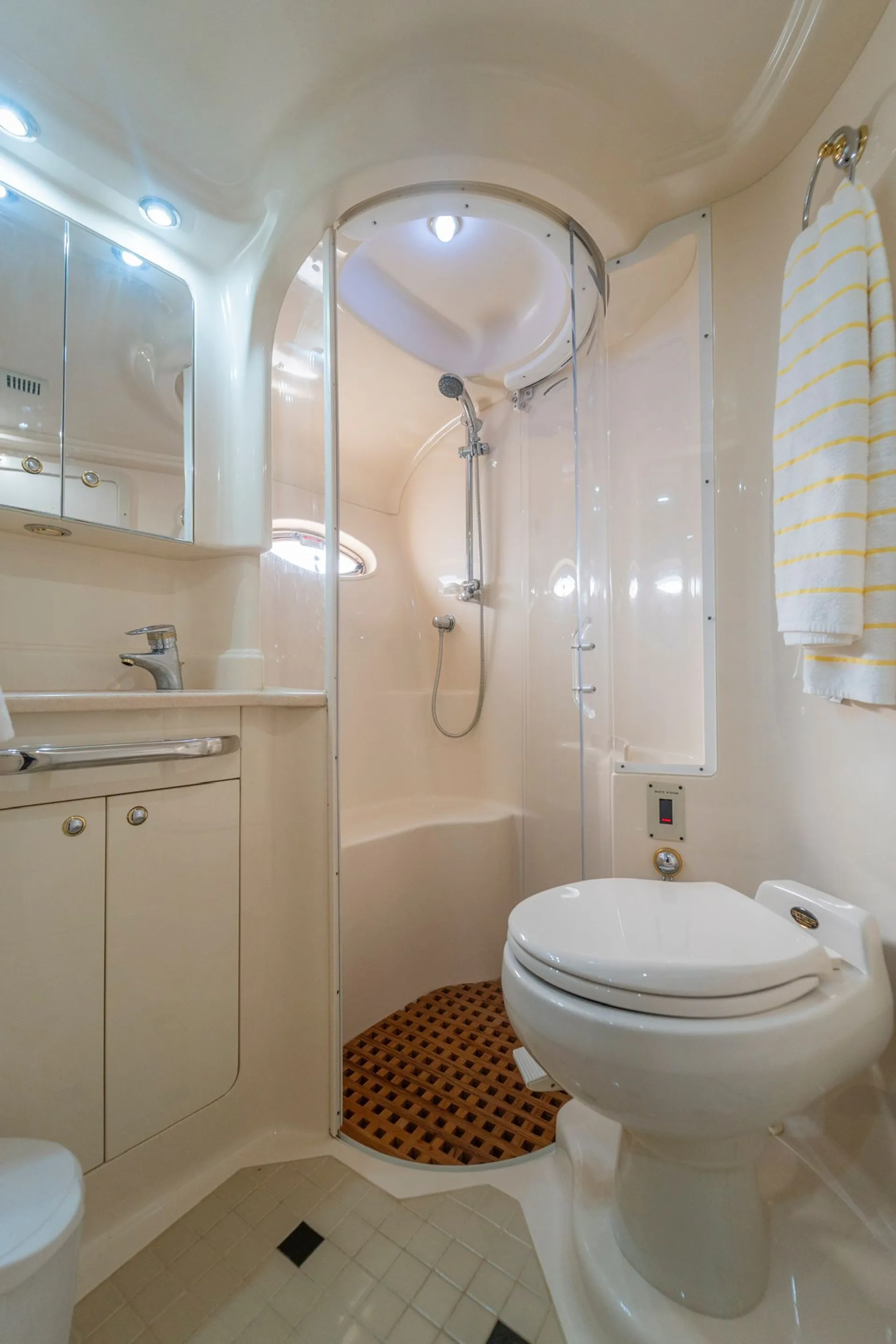      💥2 FREE JETSKI💥 Luxurious 70ft Azimut available in Miami💥 