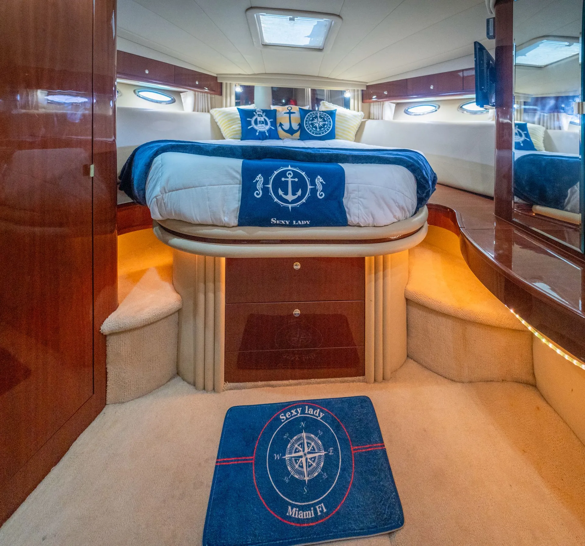      💥2 FREE JETSKI💥 Luxurious 70ft Azimut available in Miami💥 