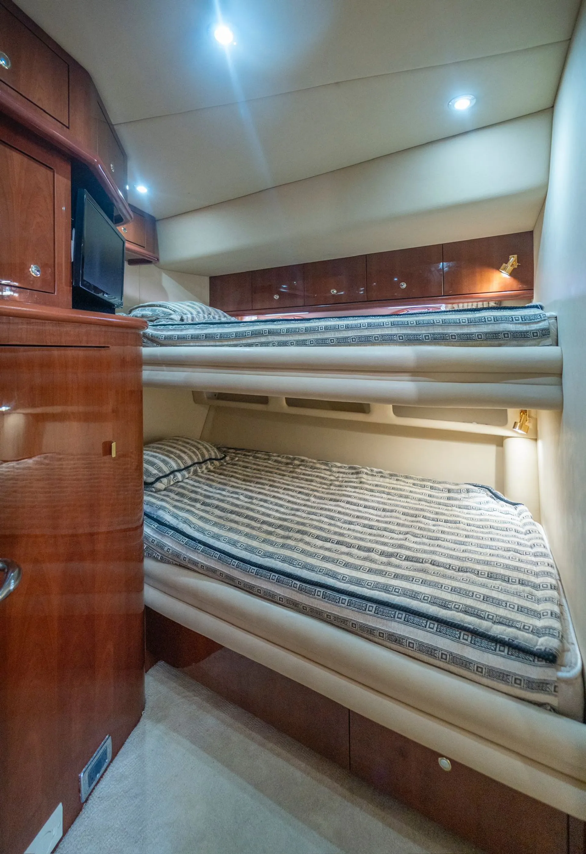      💥2 FREE JETSKI💥 Luxurious 70ft Azimut available in Miami💥 