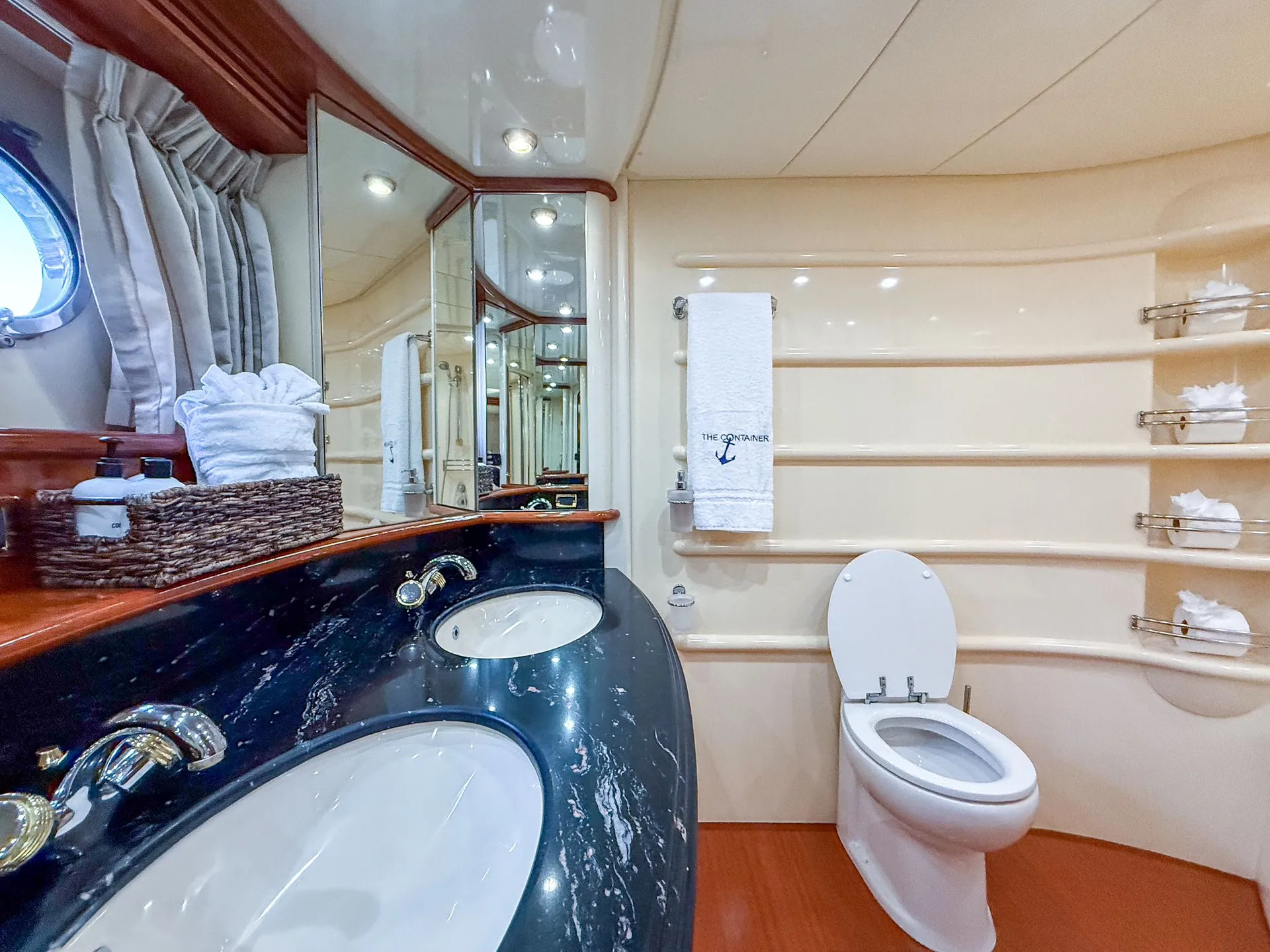      💥2 FREE JETSKI💥 Luxurious 70ft Azimut available in Miami💥 