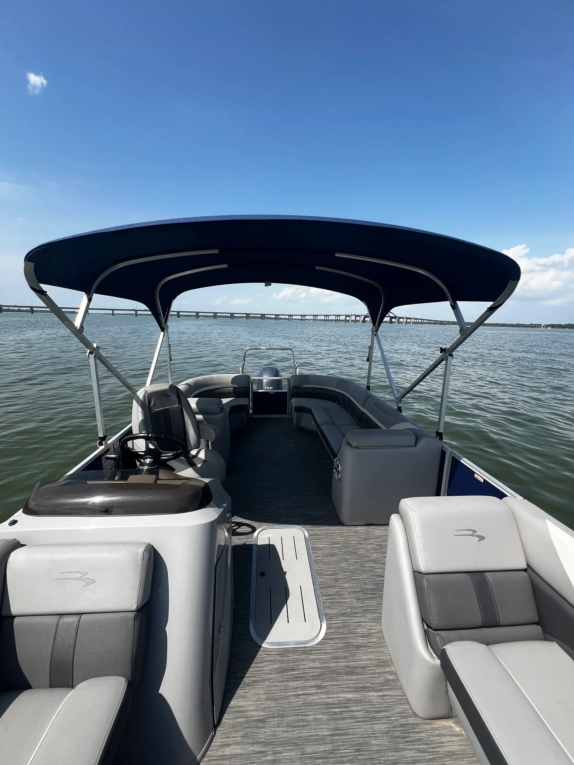 The Sunshine is waiting for you! Luxury 22' Bennington Tritoon