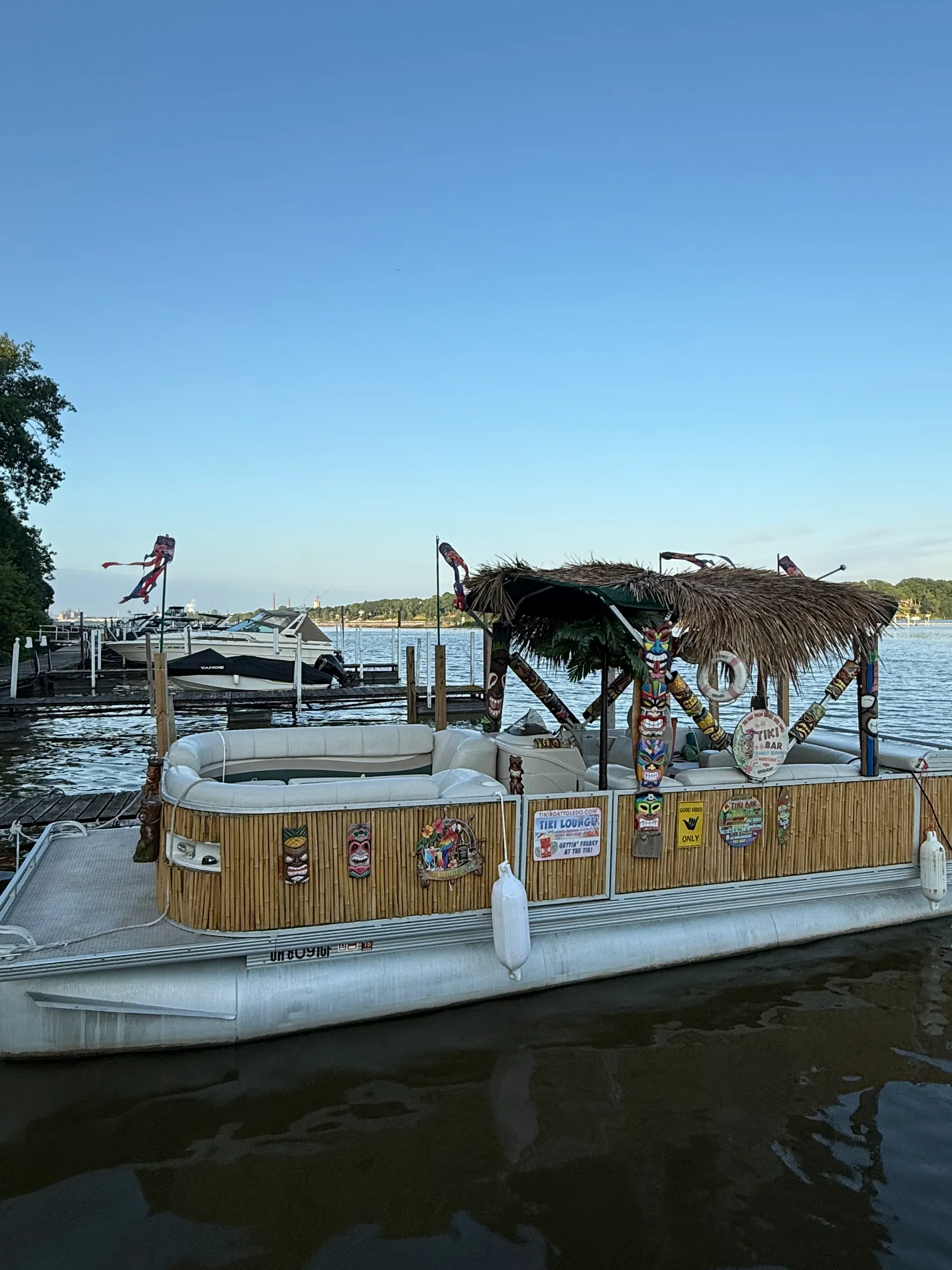 CREST PONTOONS 22 CREST II in Toledo, OH — photo 2
