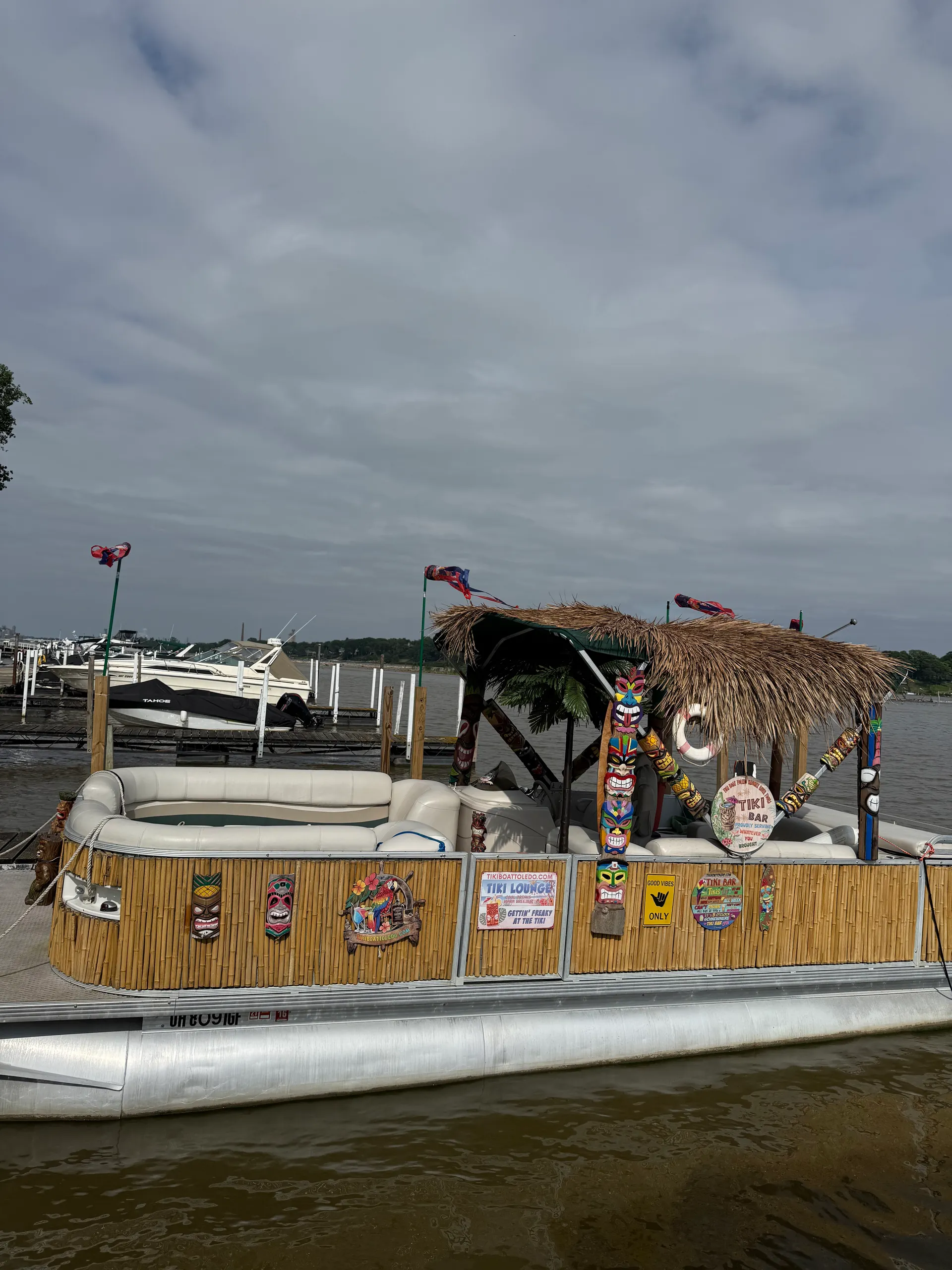 CREST PONTOONS 22 CREST II in Toledo, OH — photo 8