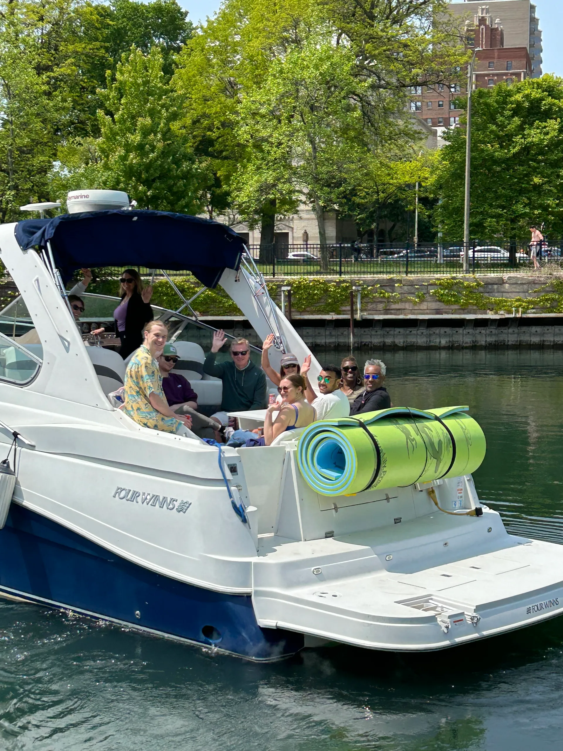 41' Luxury Yacht Charter in Chicago | Playpen &amp; Skyline Cruises