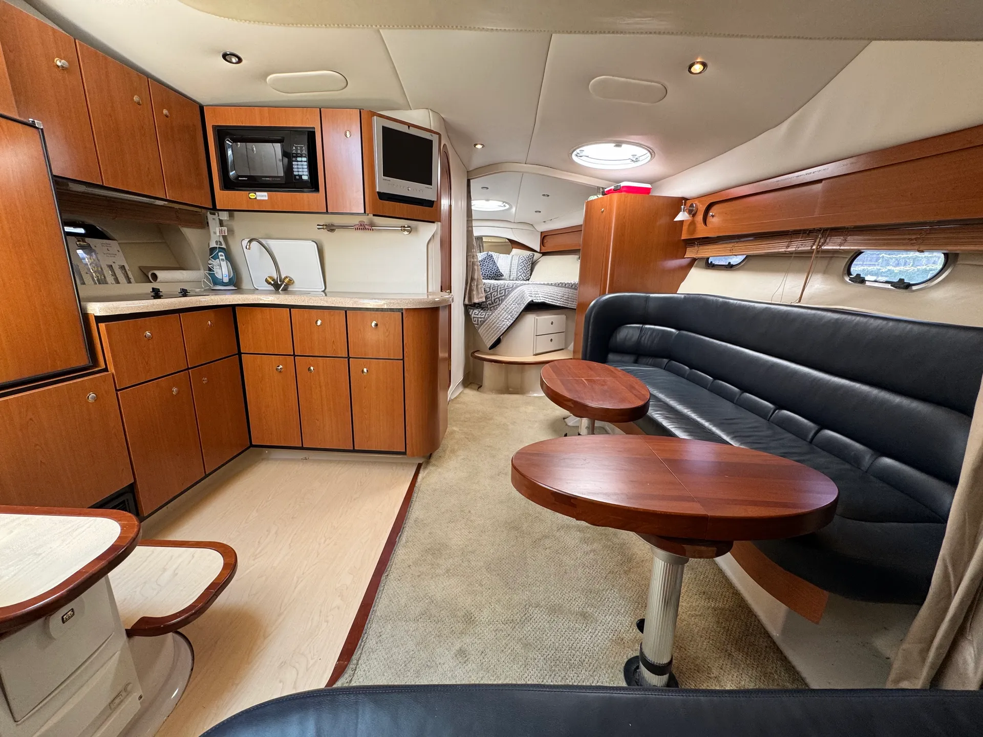 FOUR WINNS BOATS 378 VISTA in Chicago, IL — photo 2
