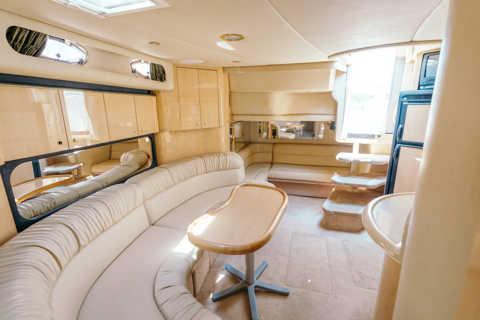 Enjoy Chicago in this 42' Stunning Sea Ray Sun Dancer 