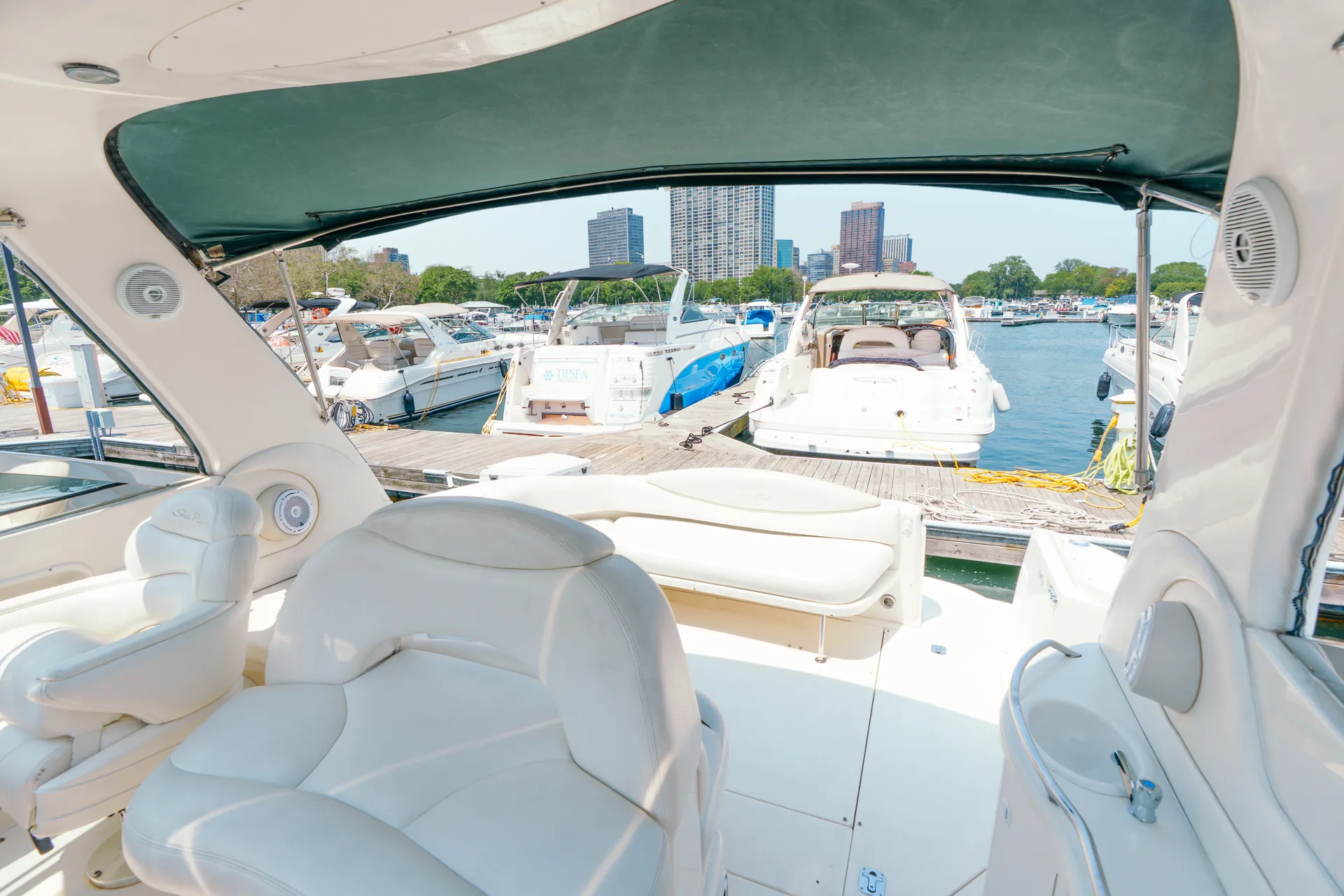 Enjoy Chicago in this 42' Stunning Sea Ray Sun Dancer 