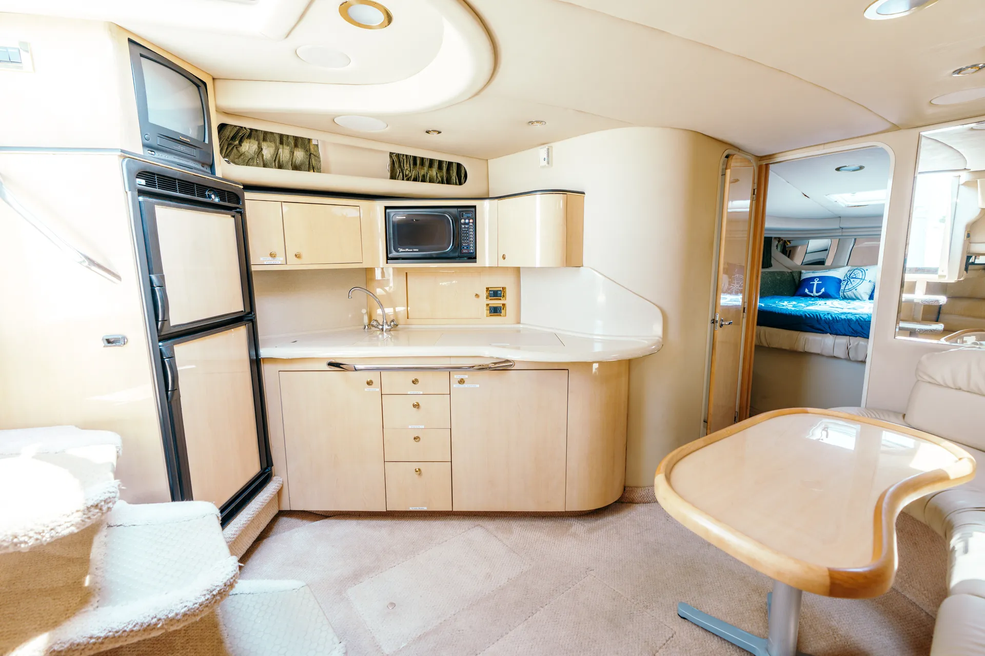 Enjoy Chicago in this 42' Stunning Sea Ray Sun Dancer 