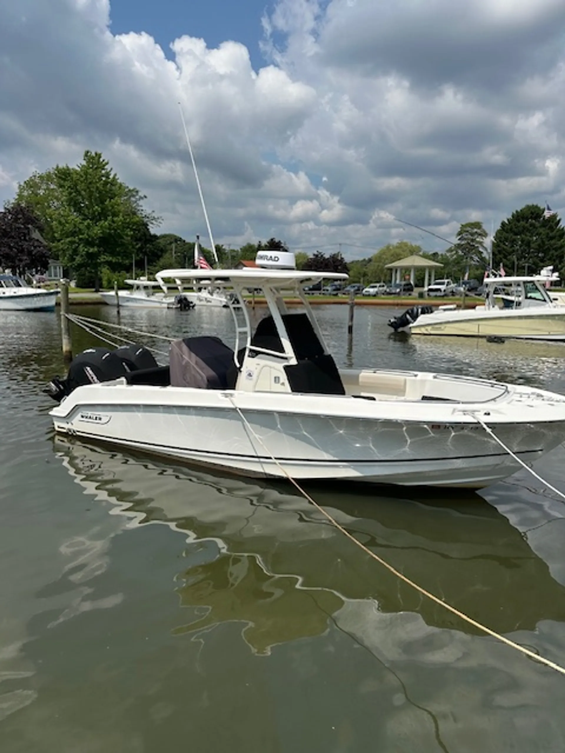 BOSTON WHALER 230 OUTRAGE in Bay Shore, NY — photo 2