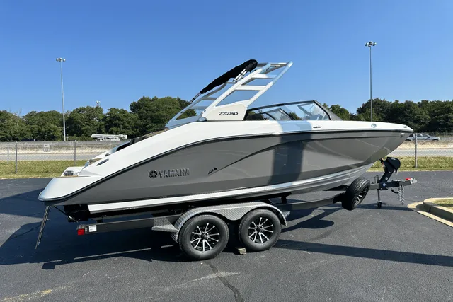 Rent a YAMAHA jet boat in Malakoff, TX near me