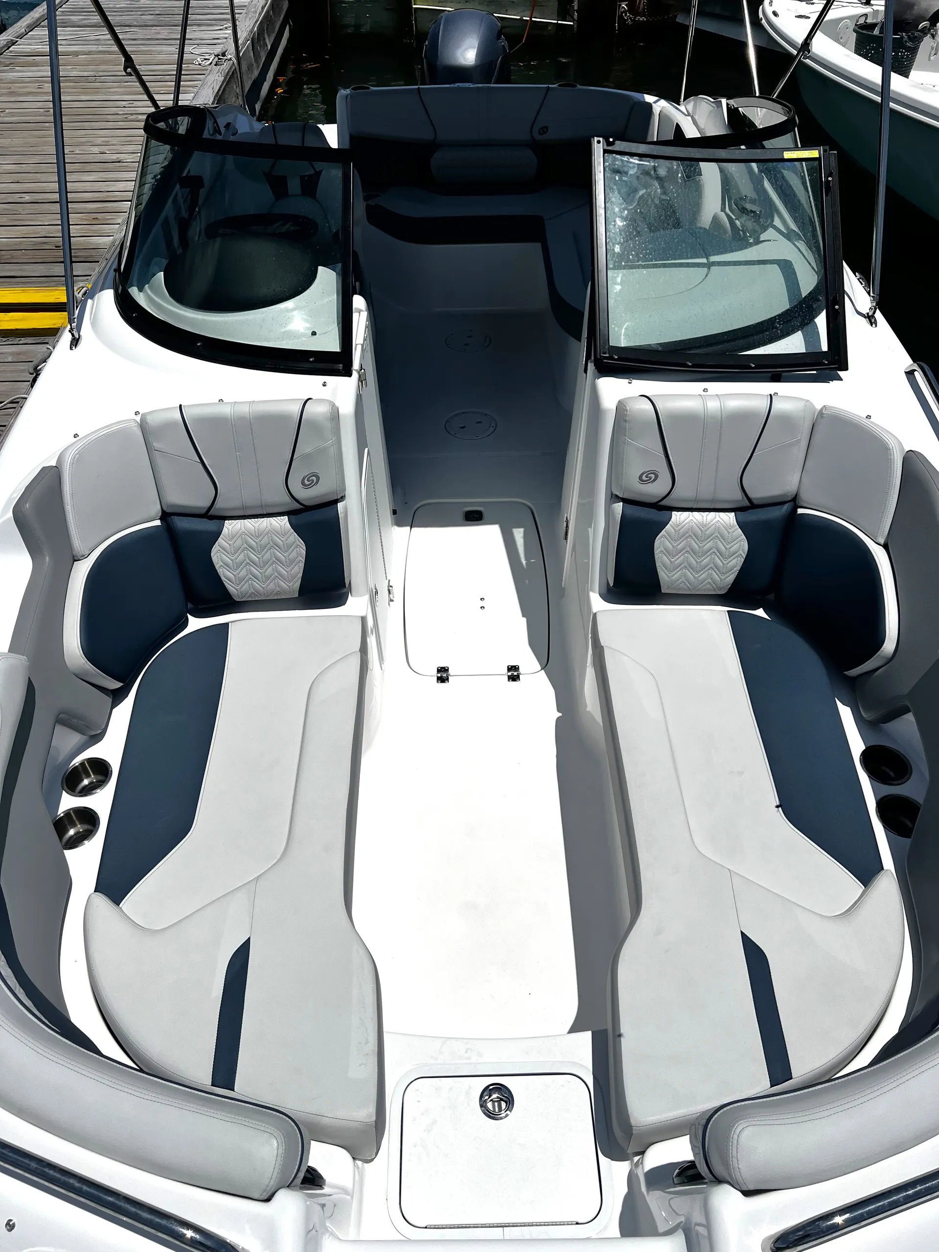 Deluxe Deckboat – Premium Sound & Comfort Seating | Sandbar Ready!