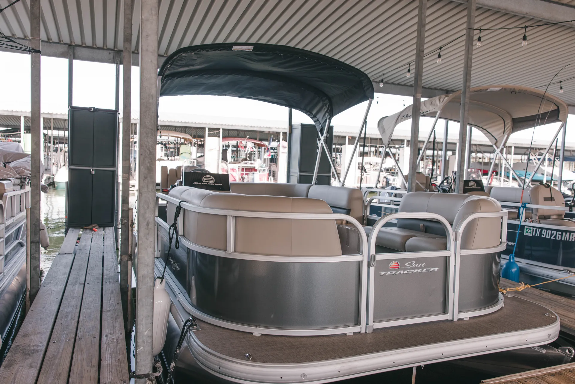 2025 PARTY BARGE® 16 DLX – Ultimate Fun at Joe Pool Lake