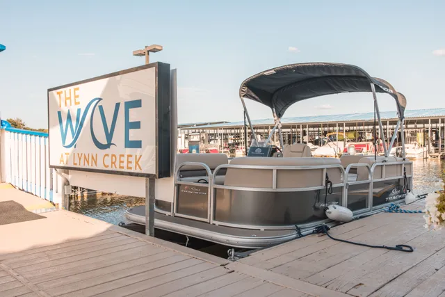 Rent a SUN TRACKER pontoon in Grand Prairie, TX near me