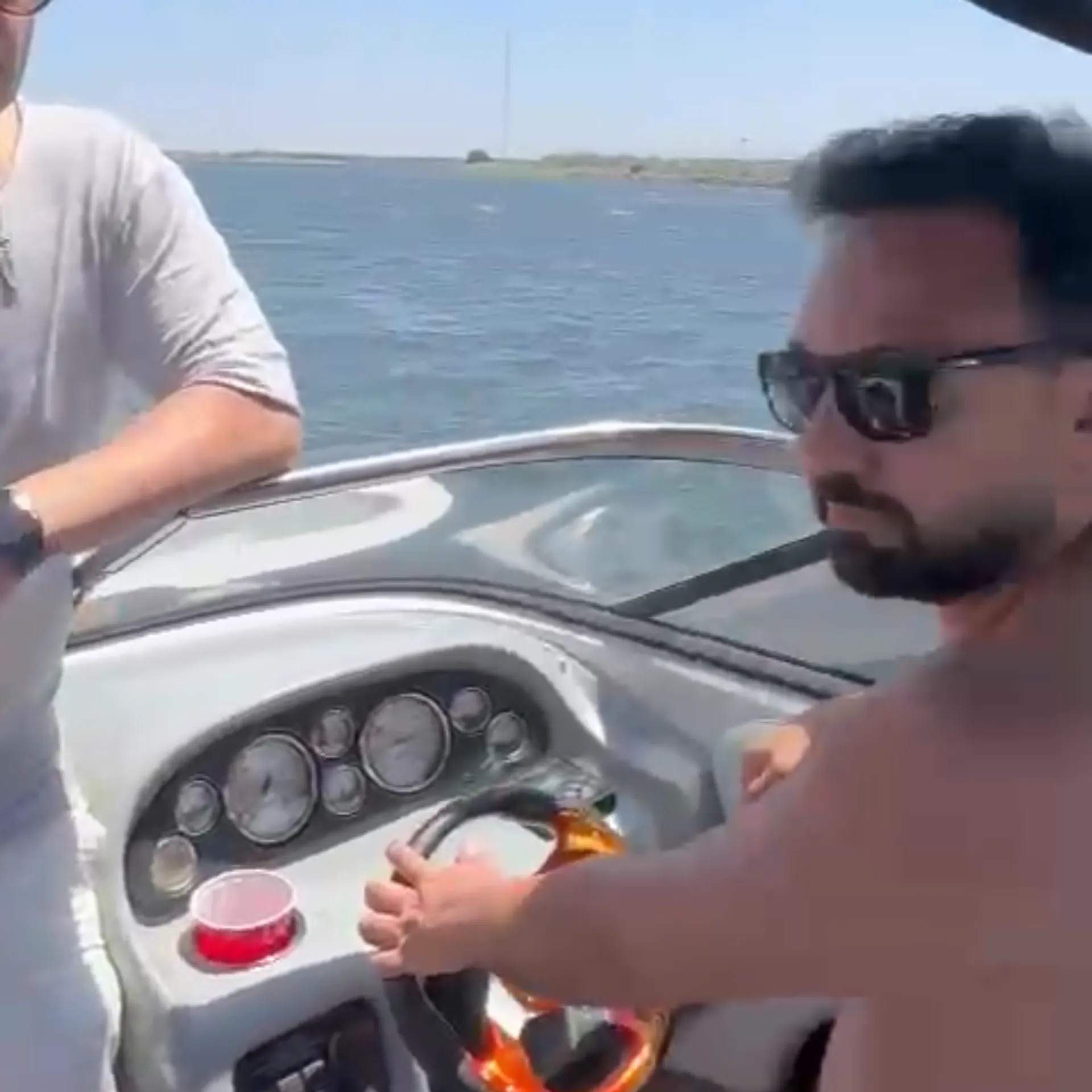 Experience the Thrill on the Water with Our 2006 Reinell 220 LSE!