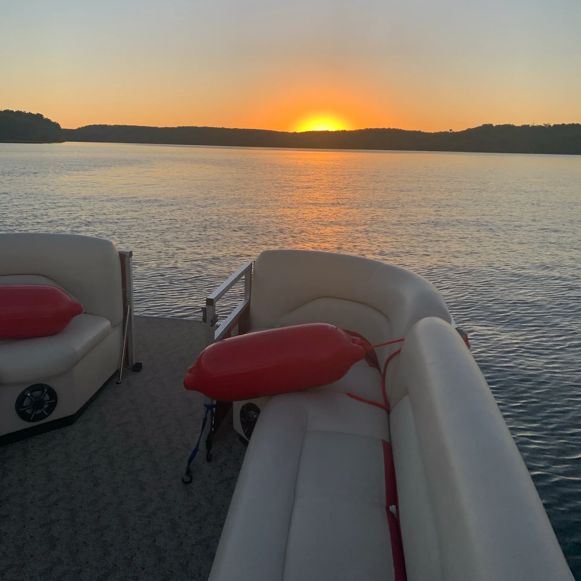 ***Captained 27ft Tritoon*** “Hydrotherapy”