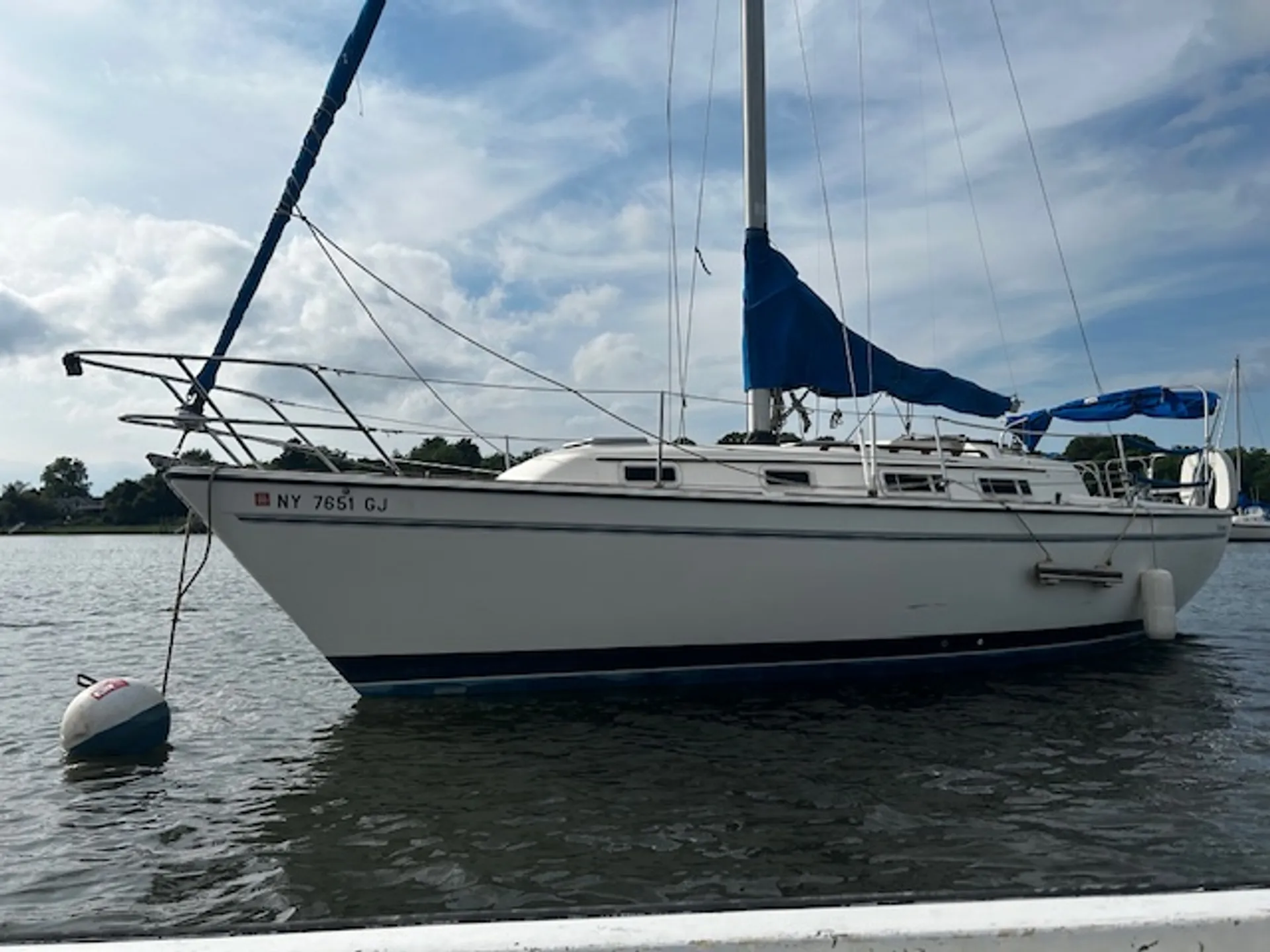 30’ sloop sail boat. 