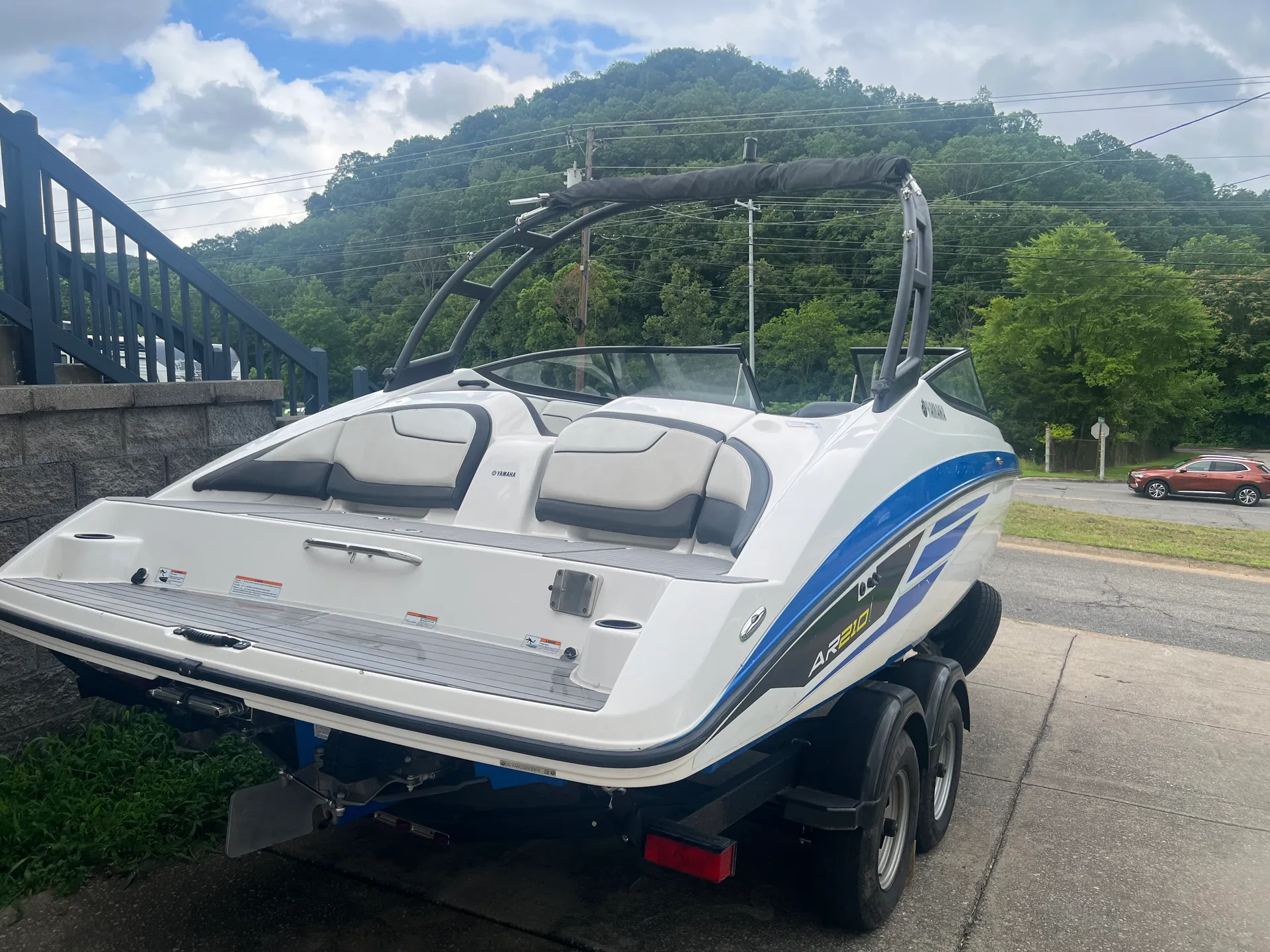 Explore Nashville by Water – Rent our 10 person Yamaha AR210 Jet Boat!