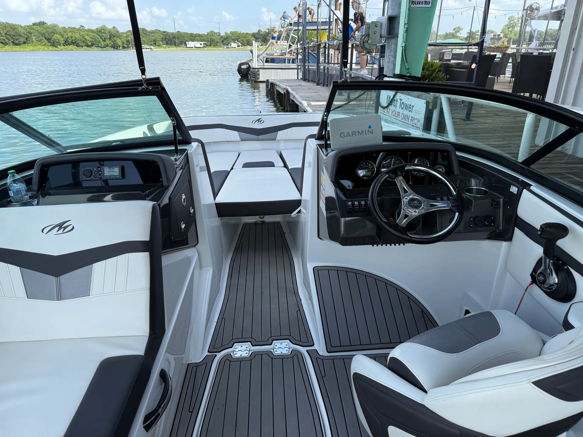 2021 Monterey M-225 Ski/Leisure Boat (Lake Grapevine/Lewisville)