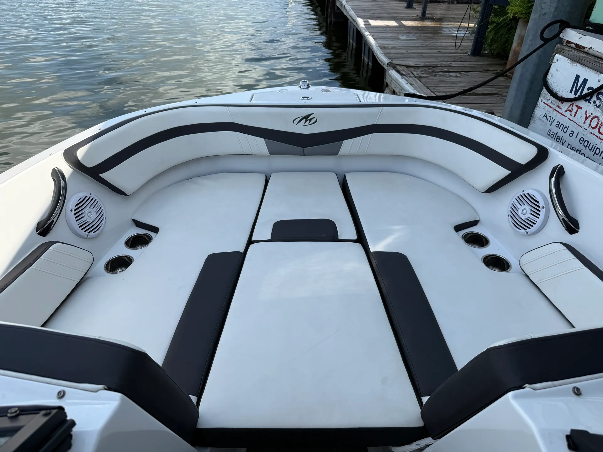 2021 Monterey M-225 Ski/Leisure Boat (Lake Grapevine/Lewisville)