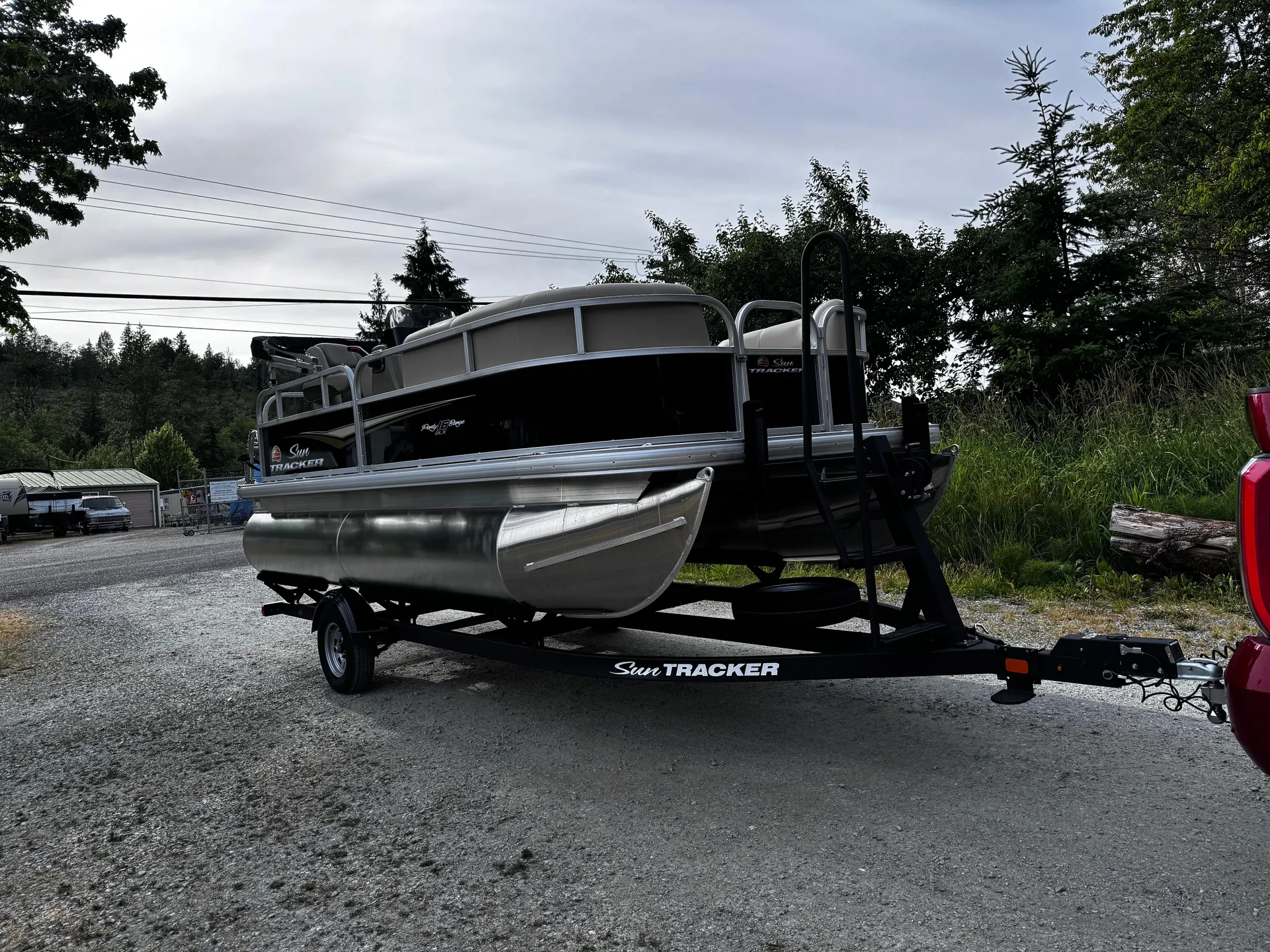 SWEET PONTOON FOR FRIENDS &amp; FAMILY