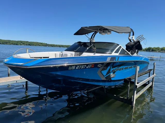 Rent a CORRECT CRAFT NAUTIQUE ski and wakeboard in Delavan, WI near me