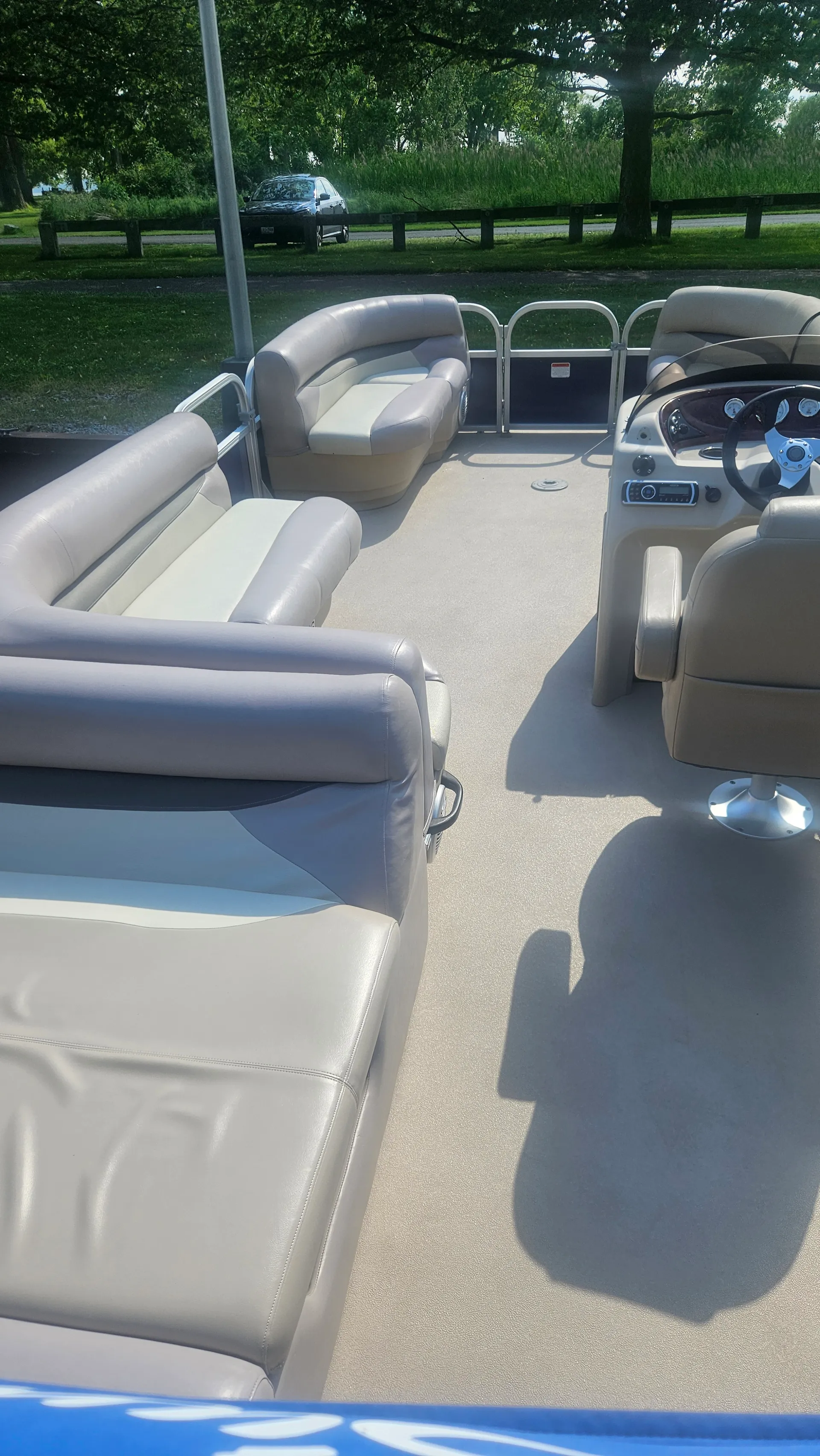 SUN TRACKER BY TRACKER MARINE PARTY BARGE 220 DLX REGENCY W/150ELPT in Geneva, NY — photo 2