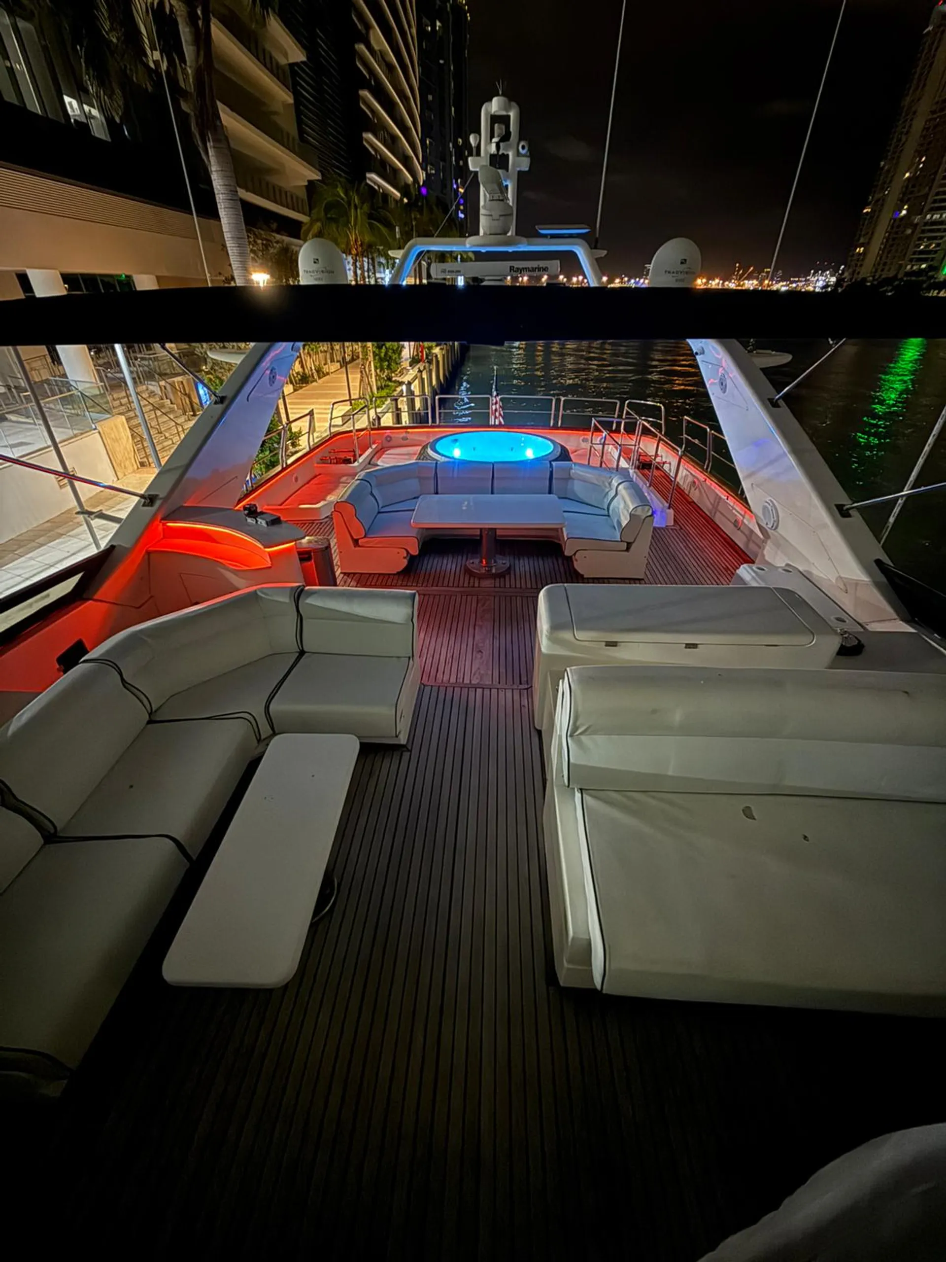 100' Yacht ➕ JACUZZI ⭐️ Best Experience In Miami
