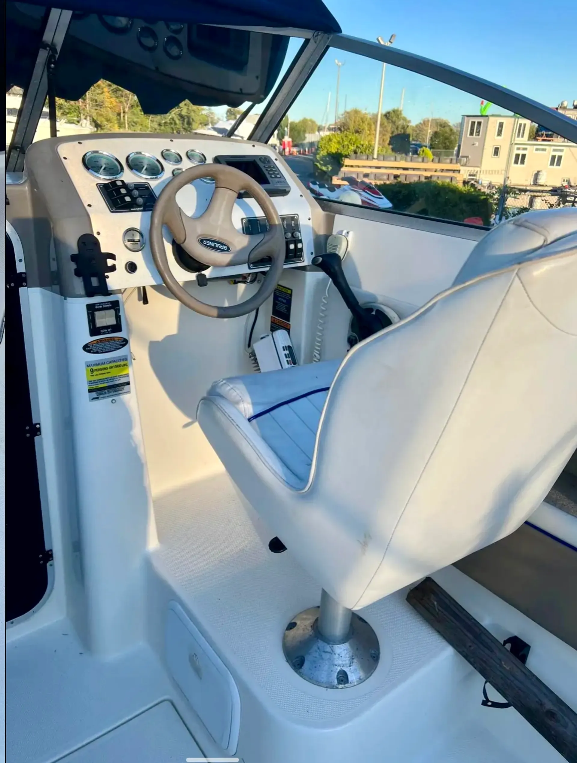 BAYLINER 2252 CLASSIC CRUISER in Sparrows Point, MD — photo 6