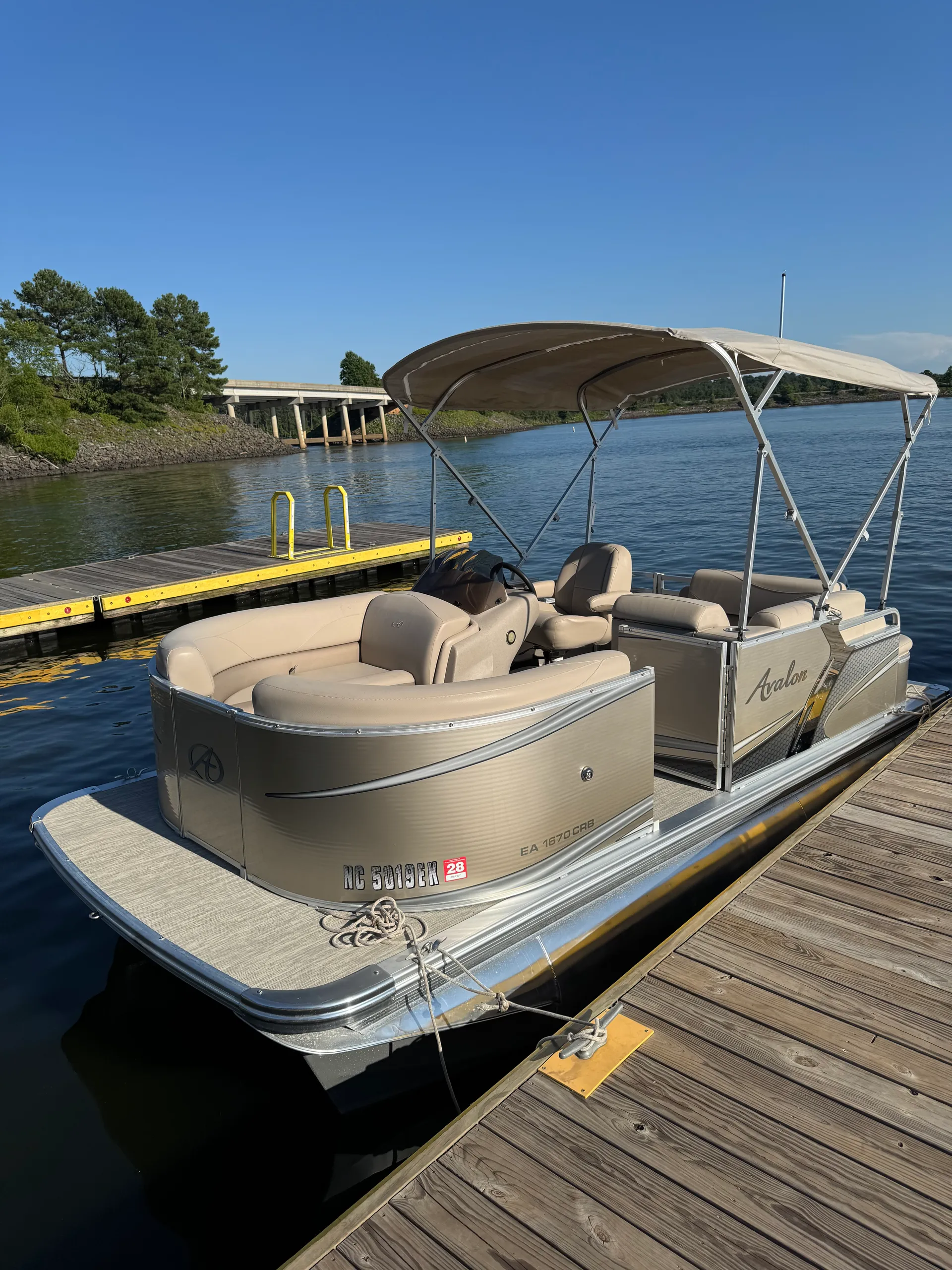 2017 Avalon EAGLE  Pontoon 17 feet