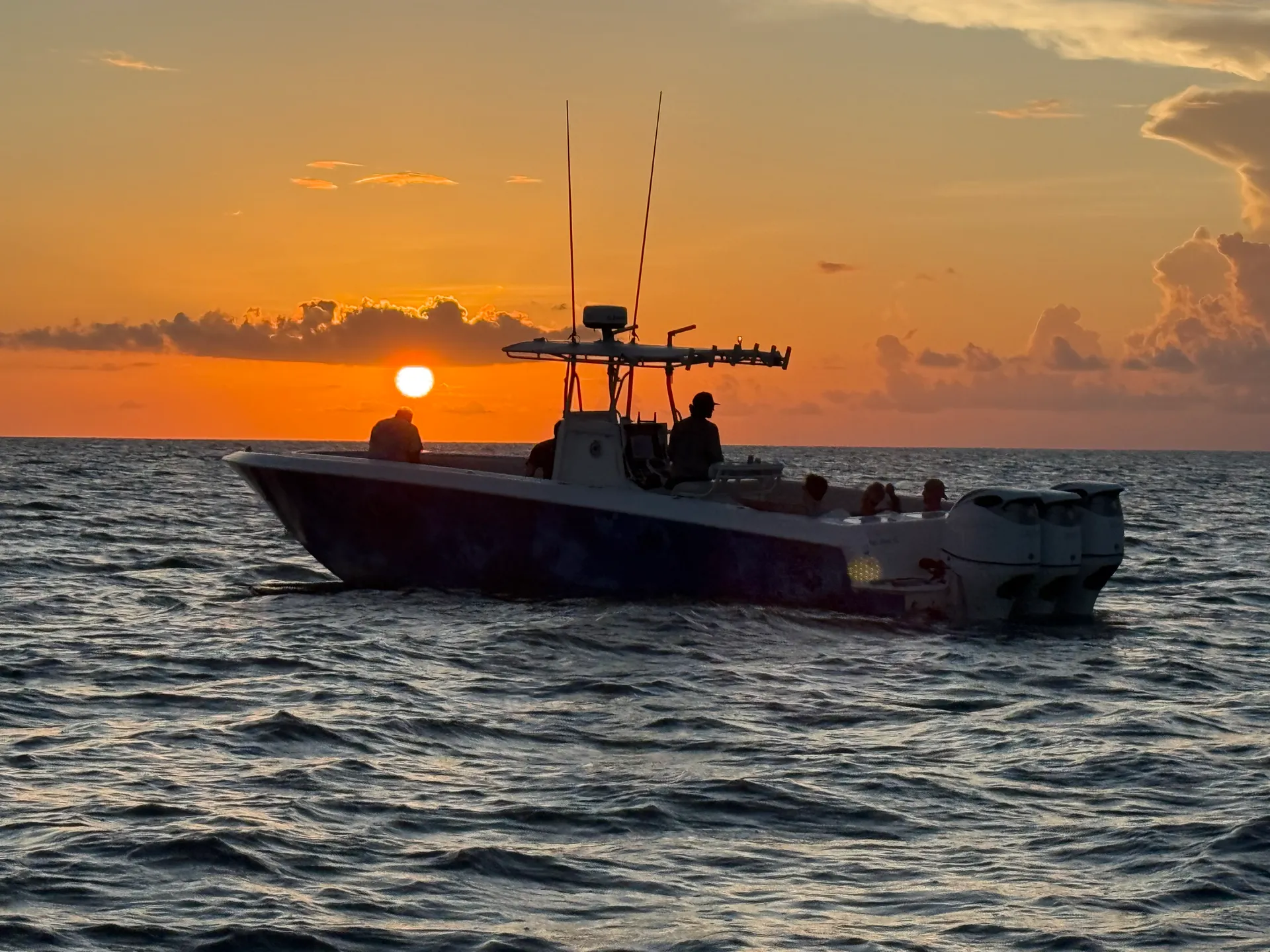 36’ Contender – Triple 350s, Sandbar, Snorkel, Marathon