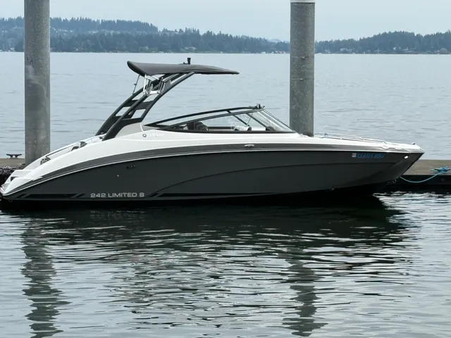 Rent a YAMAHA jet boat in Seattle, WA near me