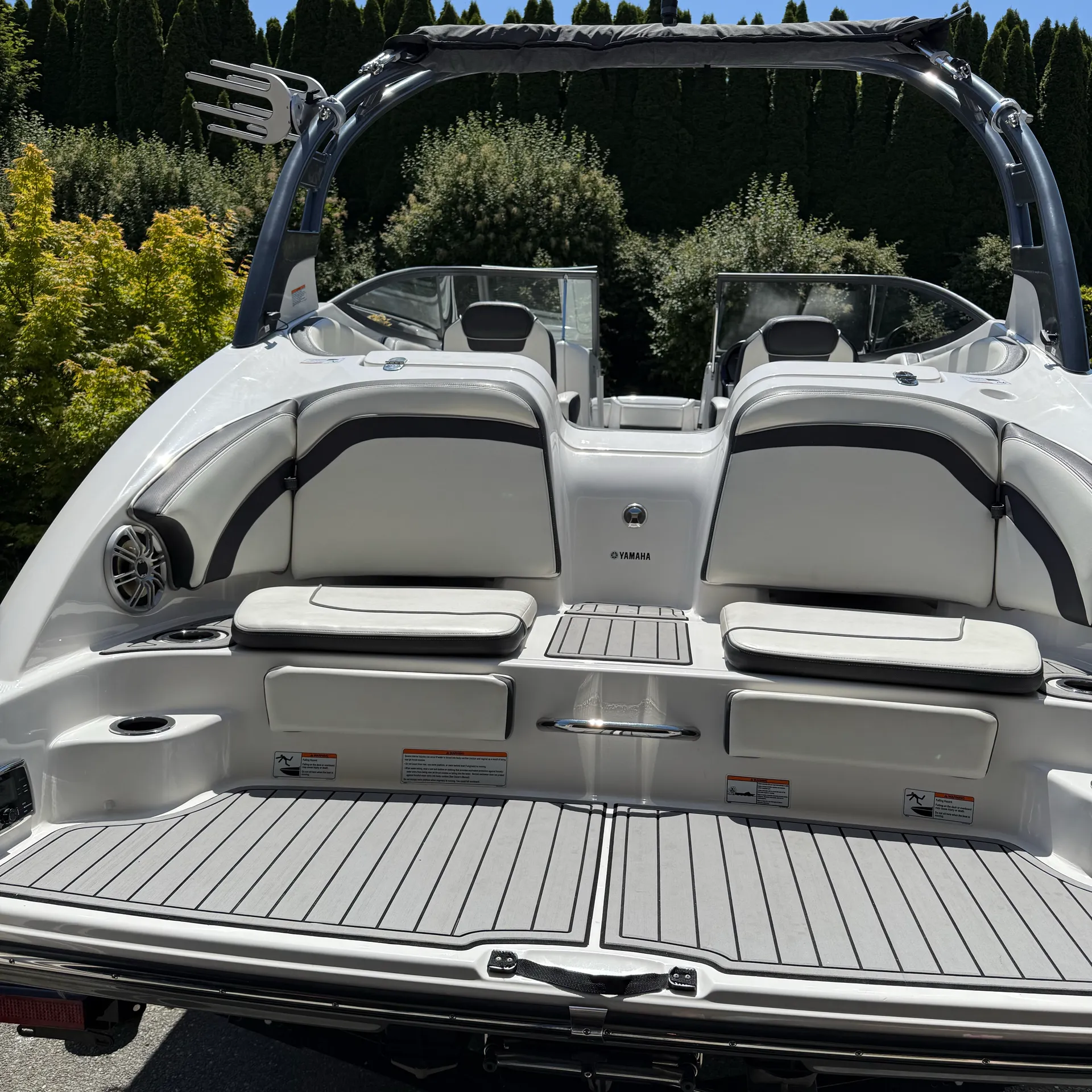 Yamaha 242 Limited S – Luxury Lake Fun | Tubing, Skiing & Cruising