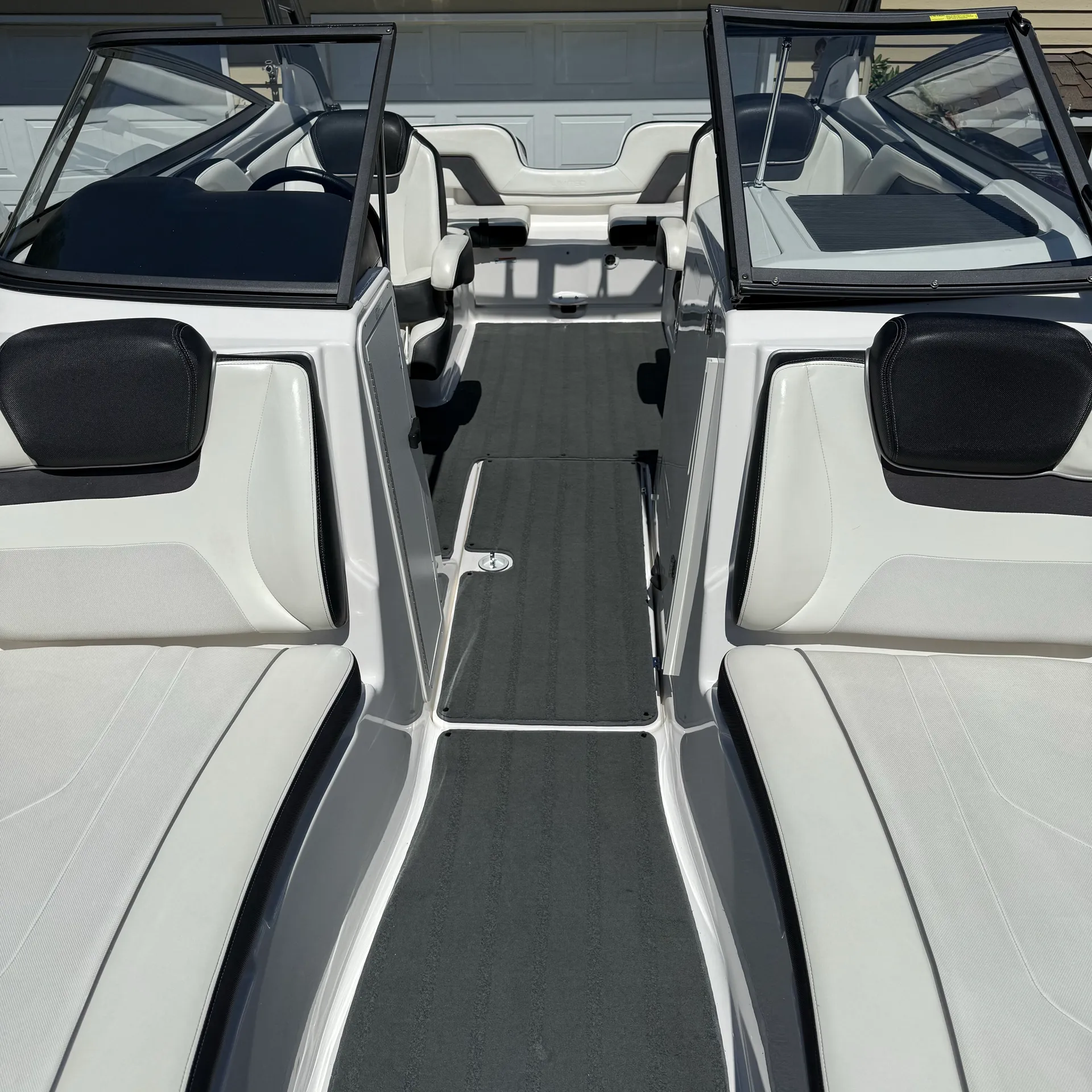 Yamaha 242 Limited S – Luxury Lake Fun | Tubing, Skiing & Cruising