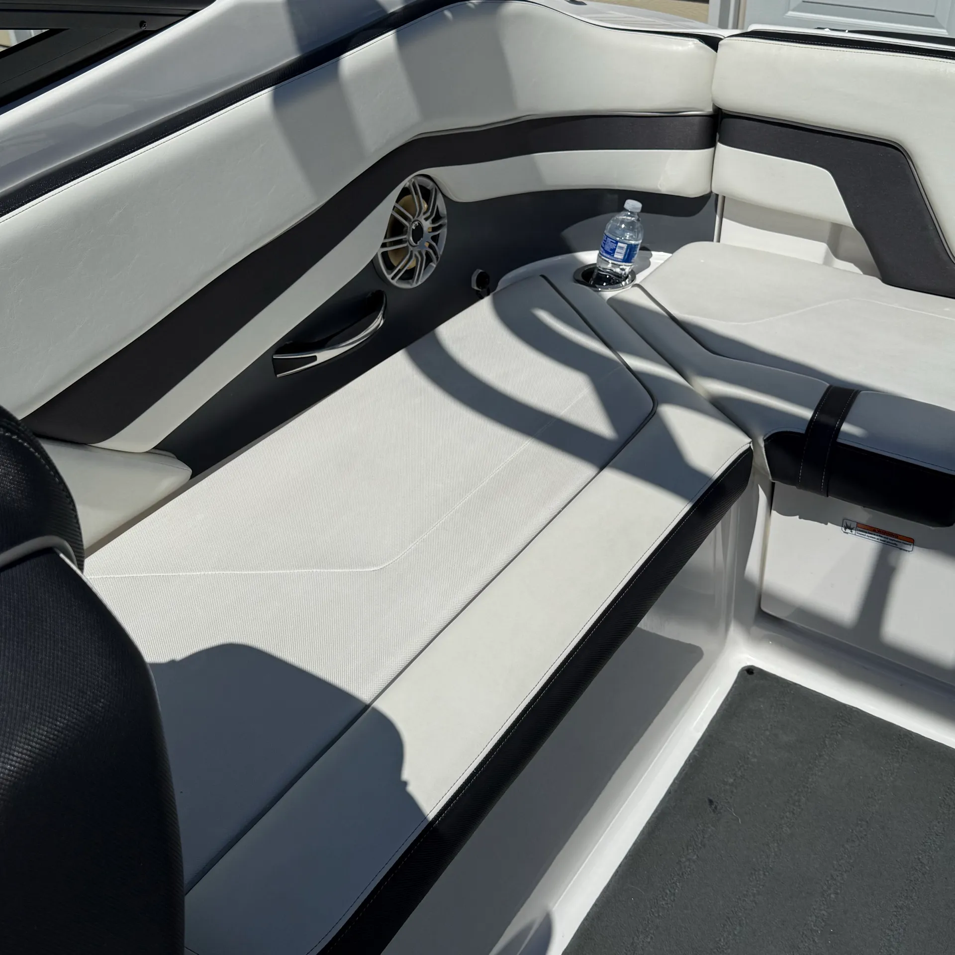 Yamaha 242 Limited S – Luxury Lake Fun | Tubing, Skiing & Cruising