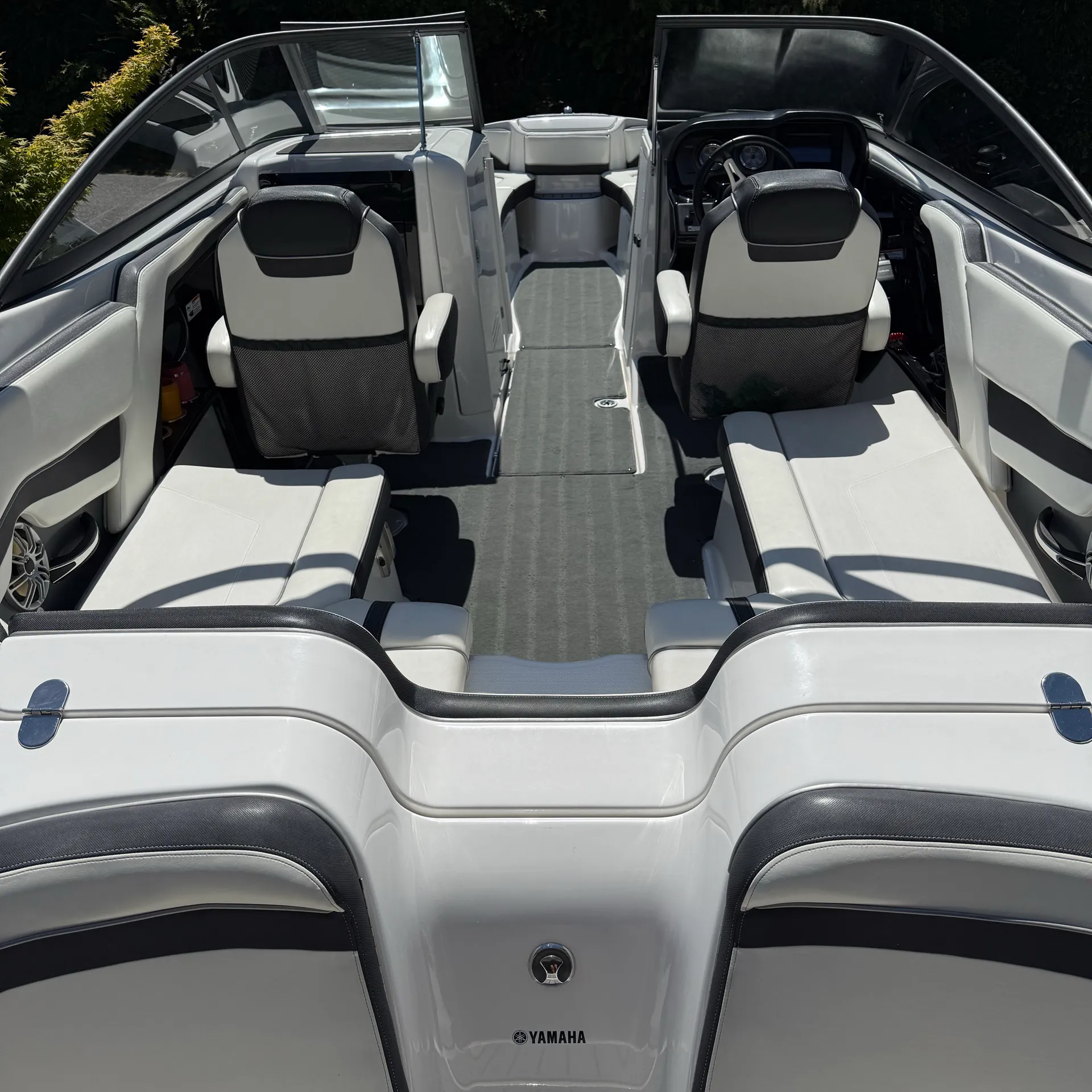 Yamaha 242 Limited S – Luxury Lake Fun | Tubing, Skiing & Cruising