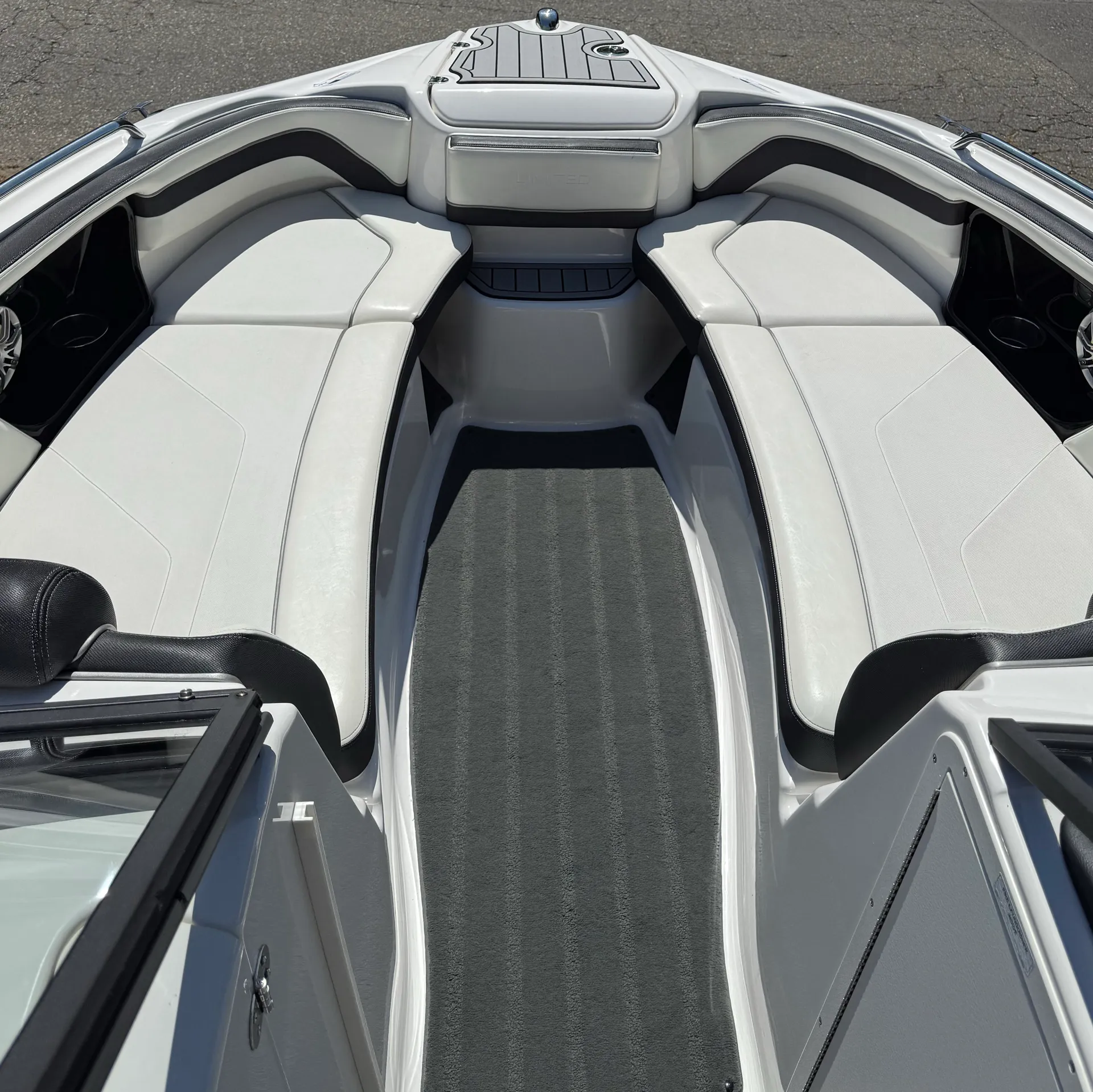 Yamaha 242 Limited S – Luxury Lake Fun | Tubing, Skiing & Cruising